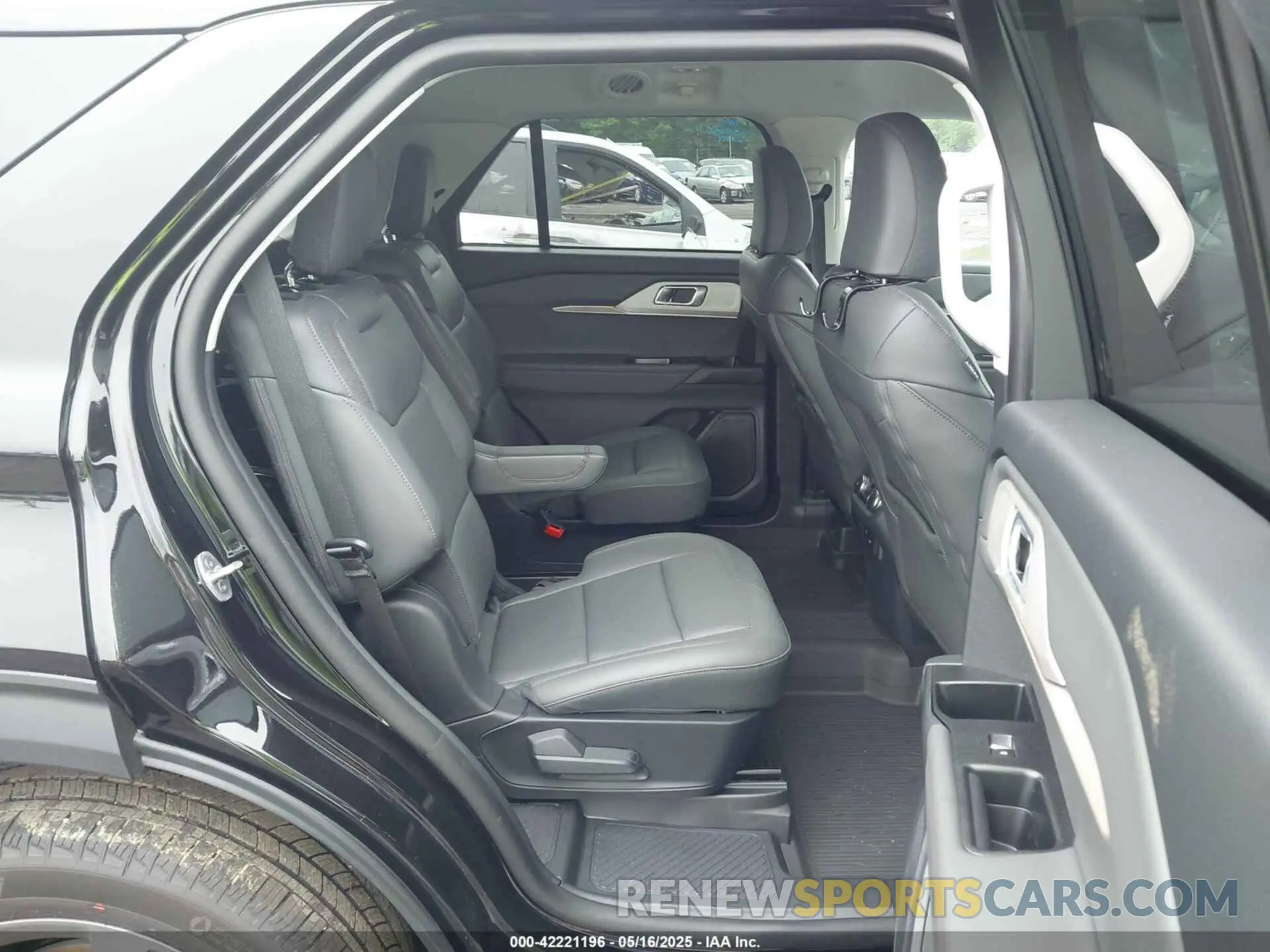 8 fotografías del automóvil dañado 1FMUK8DH1SGB46682 FORD EXPLORER 2025