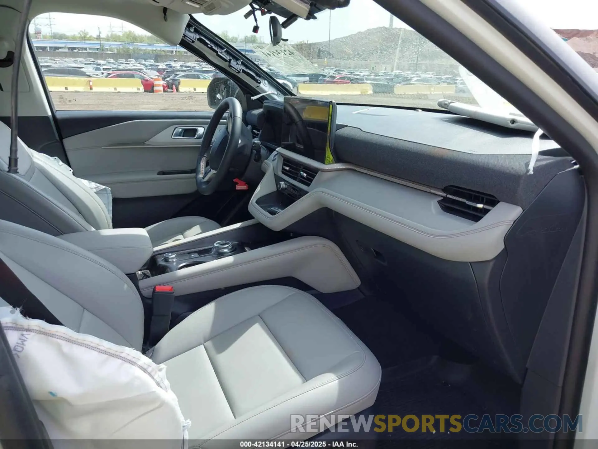 5 fotografías del automóvil dañado 1FMUK8DH3SGA67689 FORD EXPLORER 2025