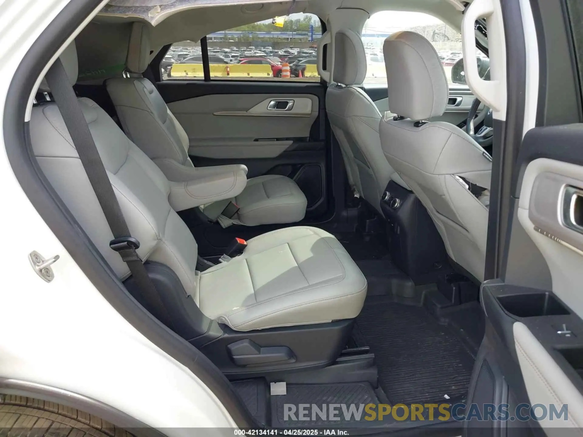 8 fotografías del automóvil dañado 1FMUK8DH3SGA67689 FORD EXPLORER 2025