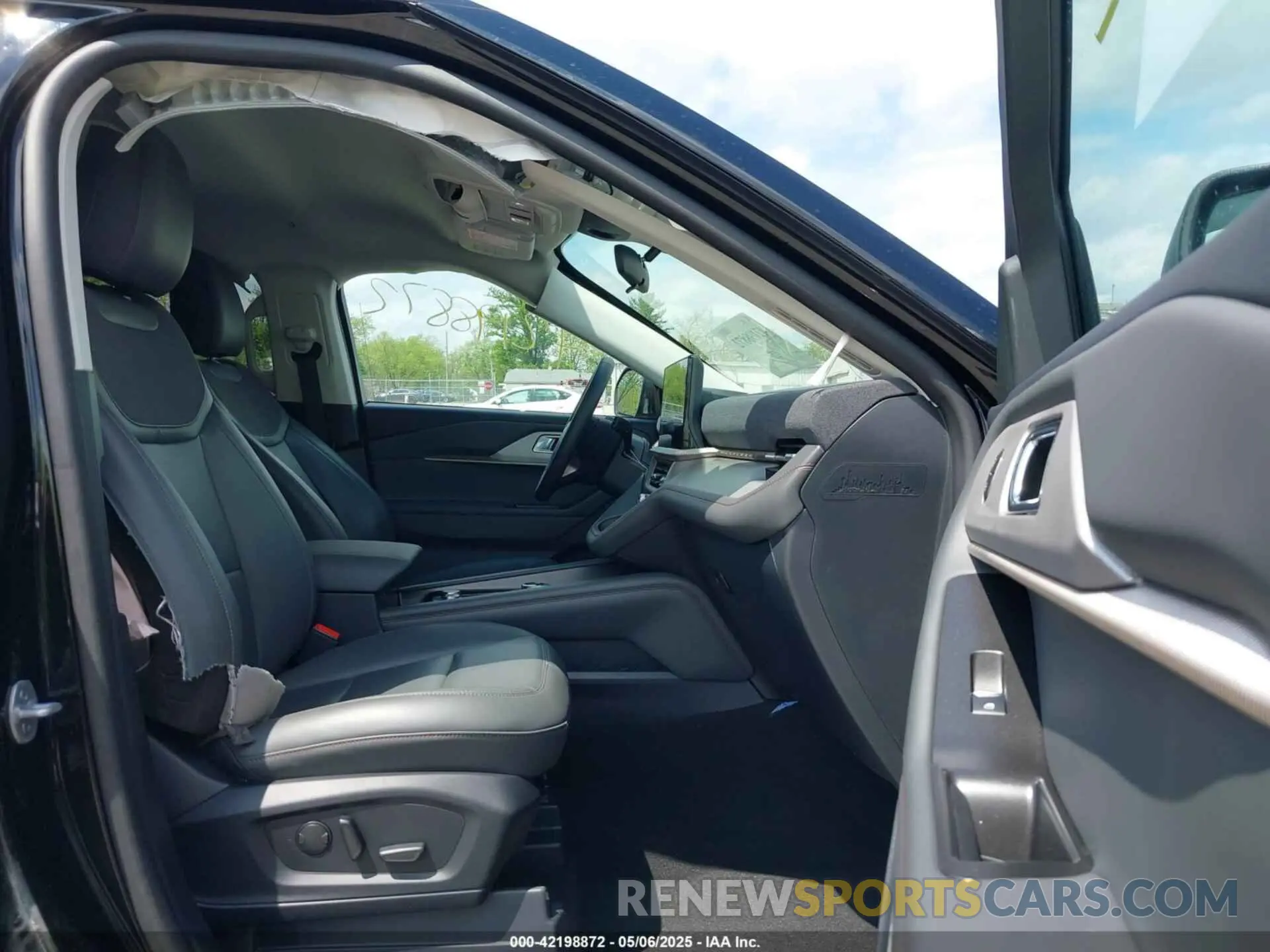 5 fotografías del automóvil dañado 1FMUK8DH8SGB17695 FORD EXPLORER 2025