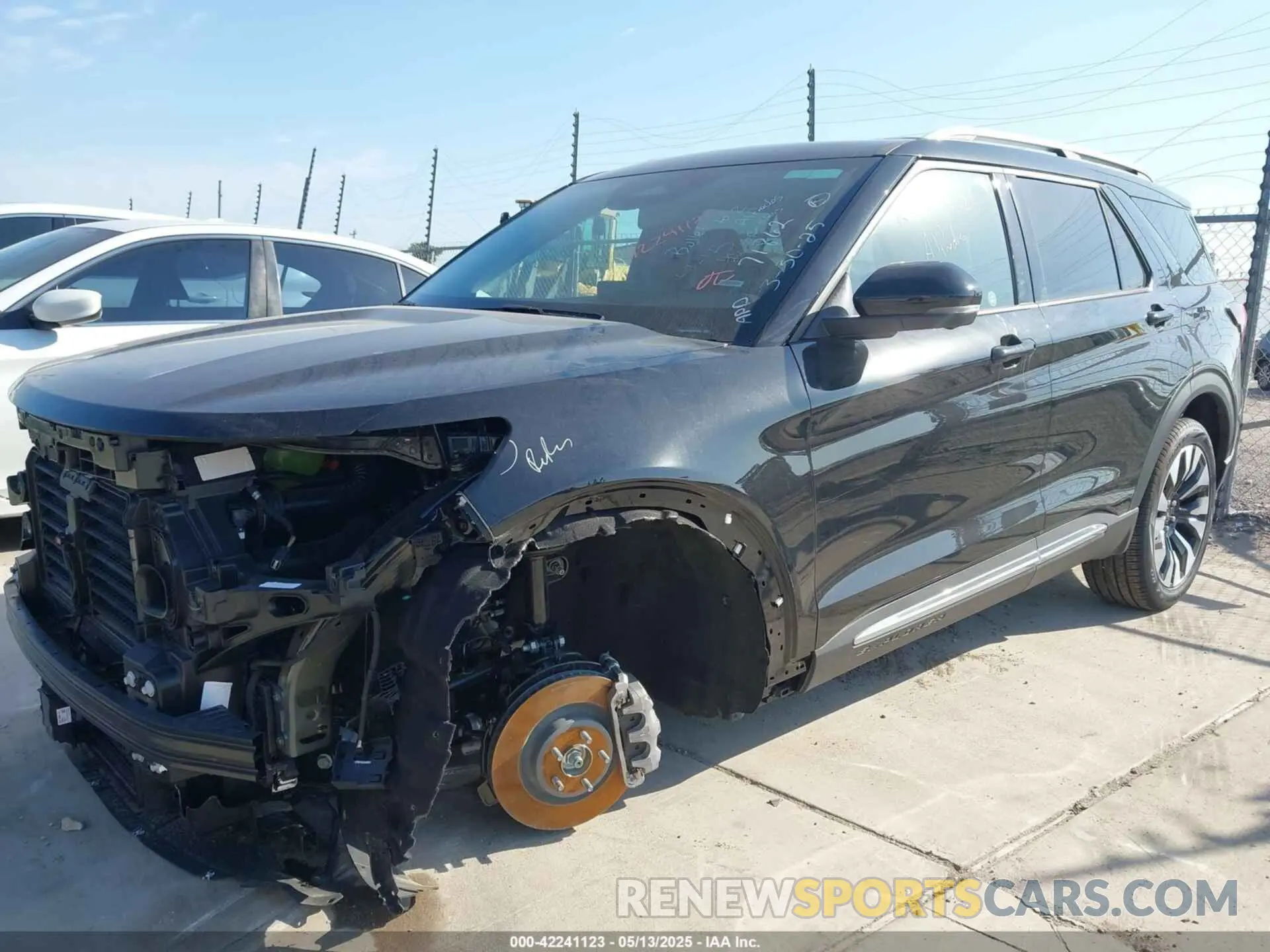 2 fotografías del automóvil dañado 1FMUK8HH0SGB61605 FORD EXPLORER 2025