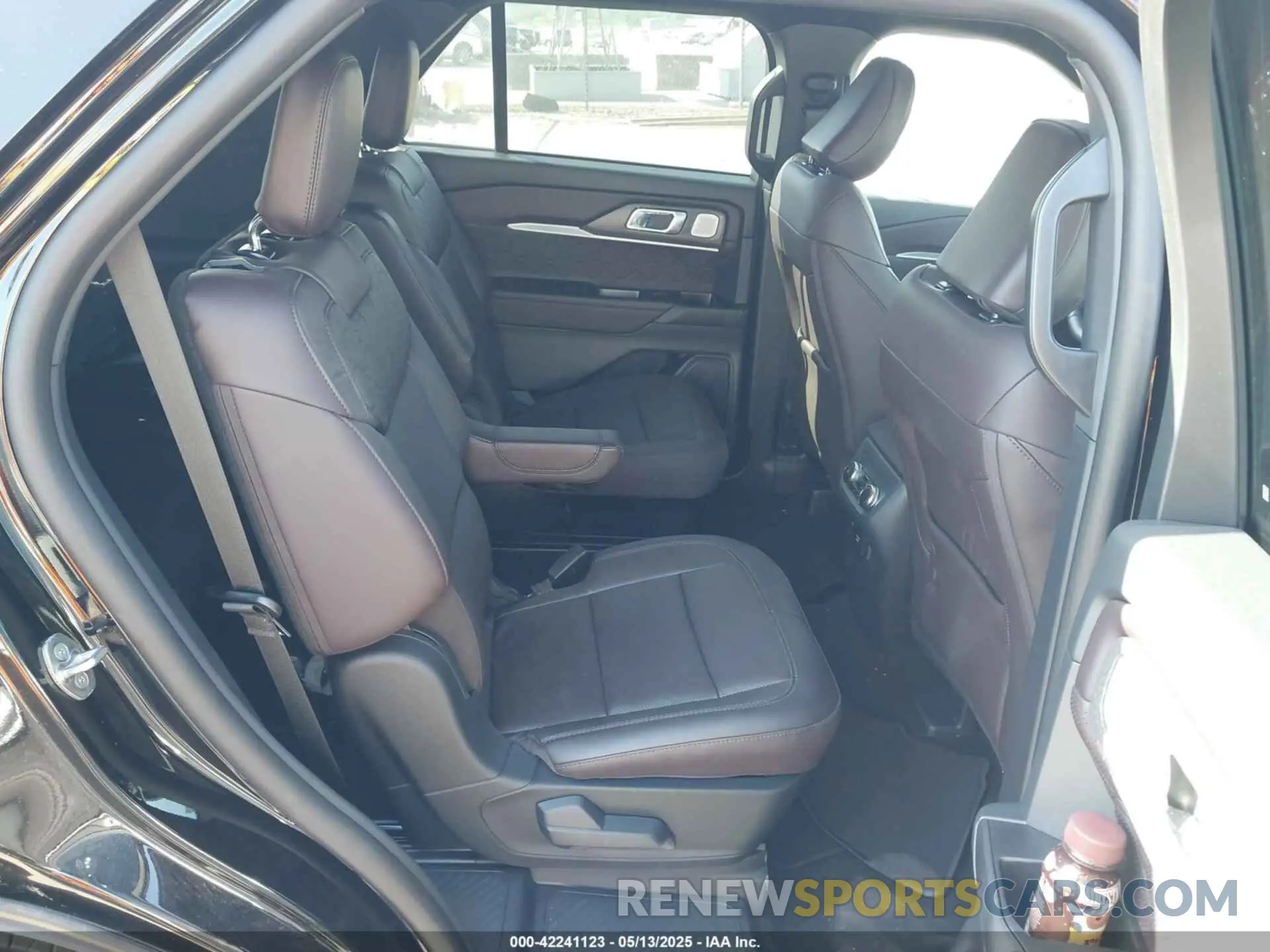 8 fotografías del automóvil dañado 1FMUK8HH0SGB61605 FORD EXPLORER 2025