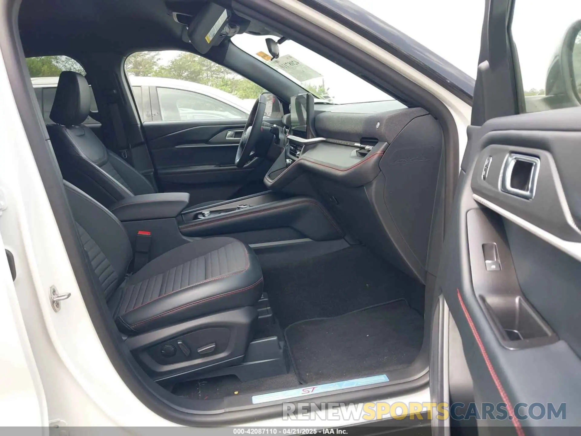 5 fotografías del automóvil dañado 1FMUK8KH9SGB60445 FORD EXPLORER 2025