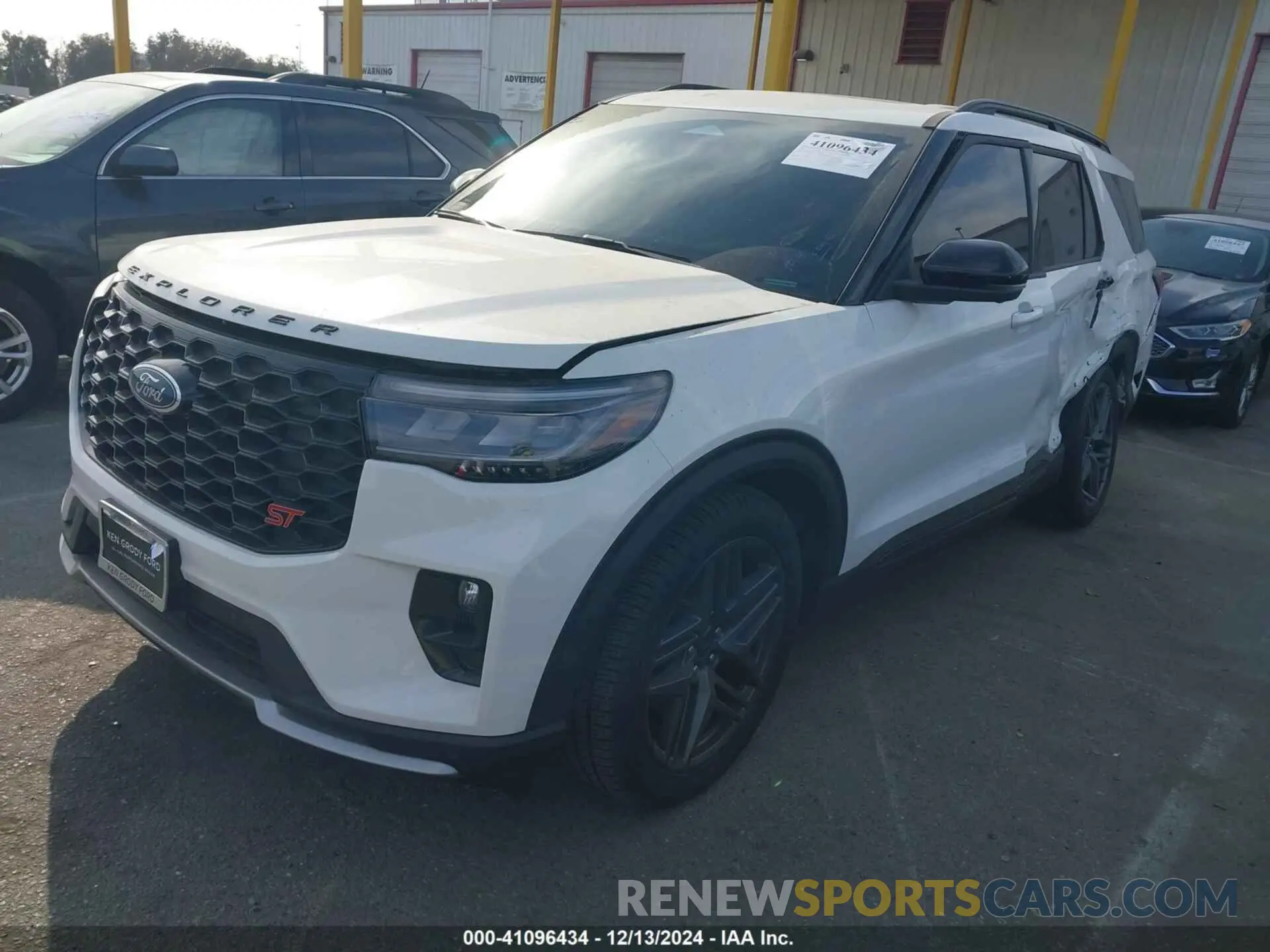 2 fotografías del automóvil dañado 1FMWK8GC3SGA12569 FORD EXPLORER 2025