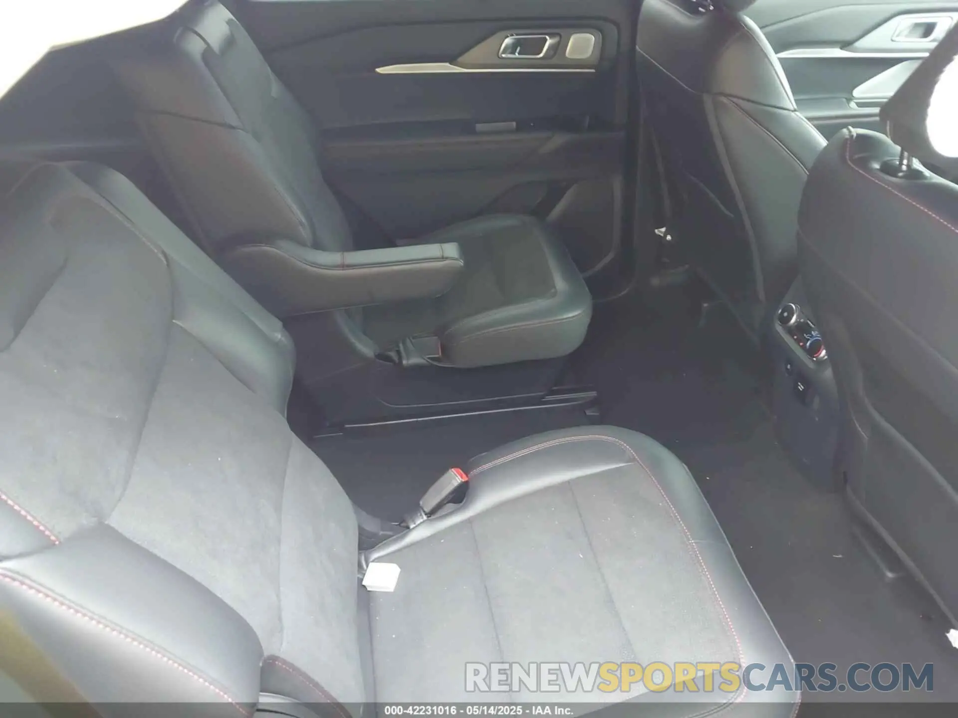 8 fotografías del automóvil dañado 1FMWK8GC9SGA56821 FORD EXPLORER 2025