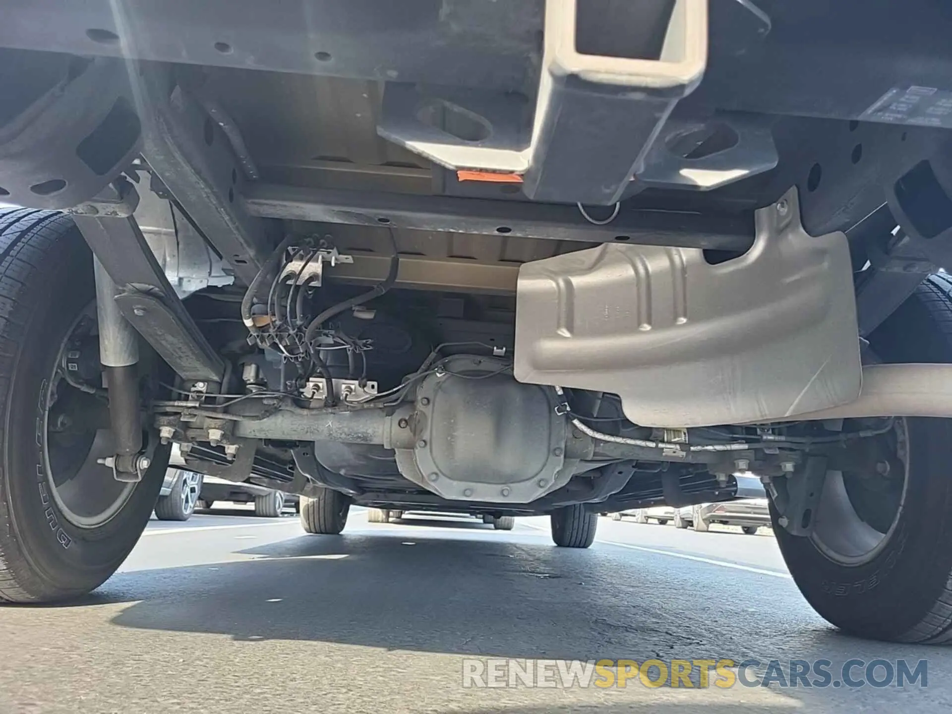 2 fotografías del automóvil dañado 1FTEW1CBXKKD64568 FORD F-150 2019