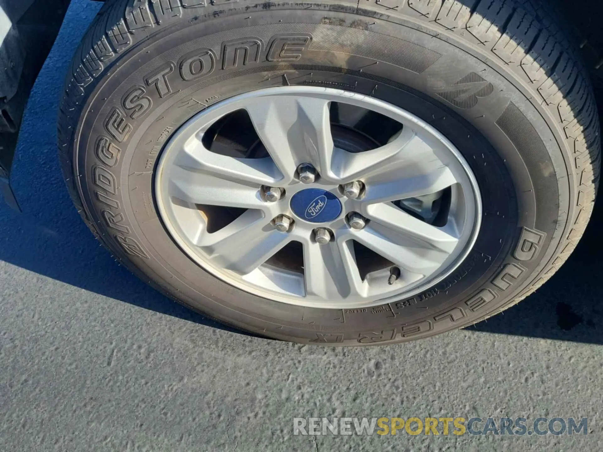 28 fotografías del automóvil dañado 1FTEW1CBXKKD64568 FORD F-150 2019