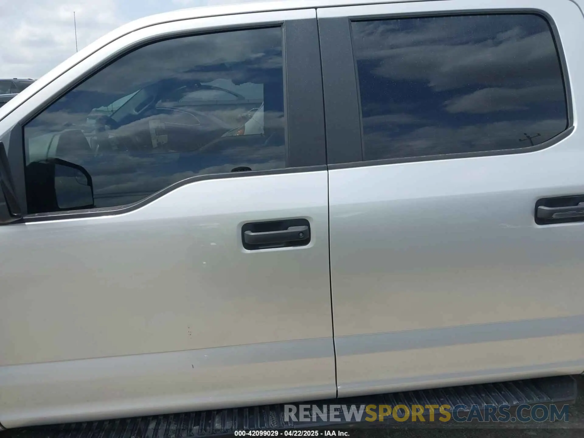 14 fotografías del automóvil dañado 1FTEW1CPXKKC96722 FORD F-150 2019