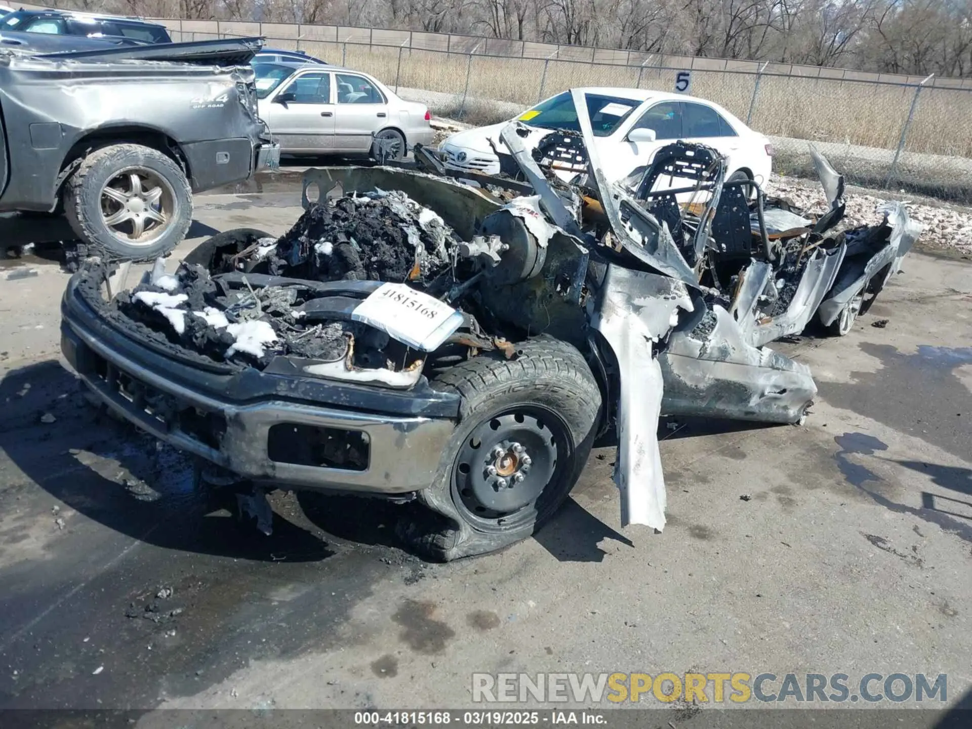2 fotografías del automóvil dañado 1FTEW1E41KFC99259 FORD F-150 2019