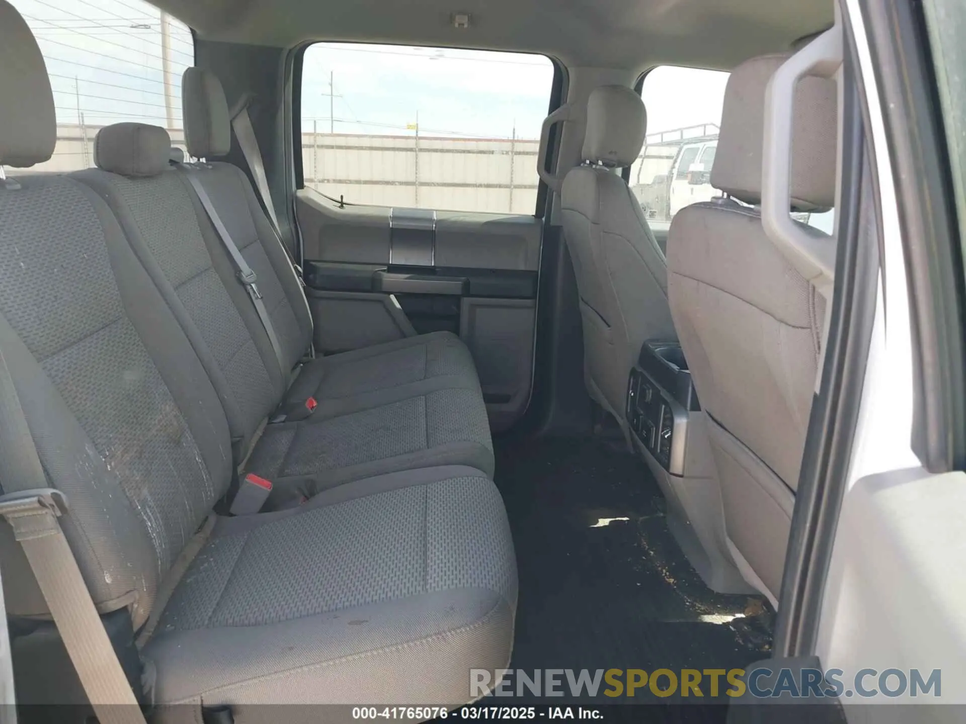 8 fotografías del automóvil dañado 1FTEW1E42KKE77610 FORD F-150 2019