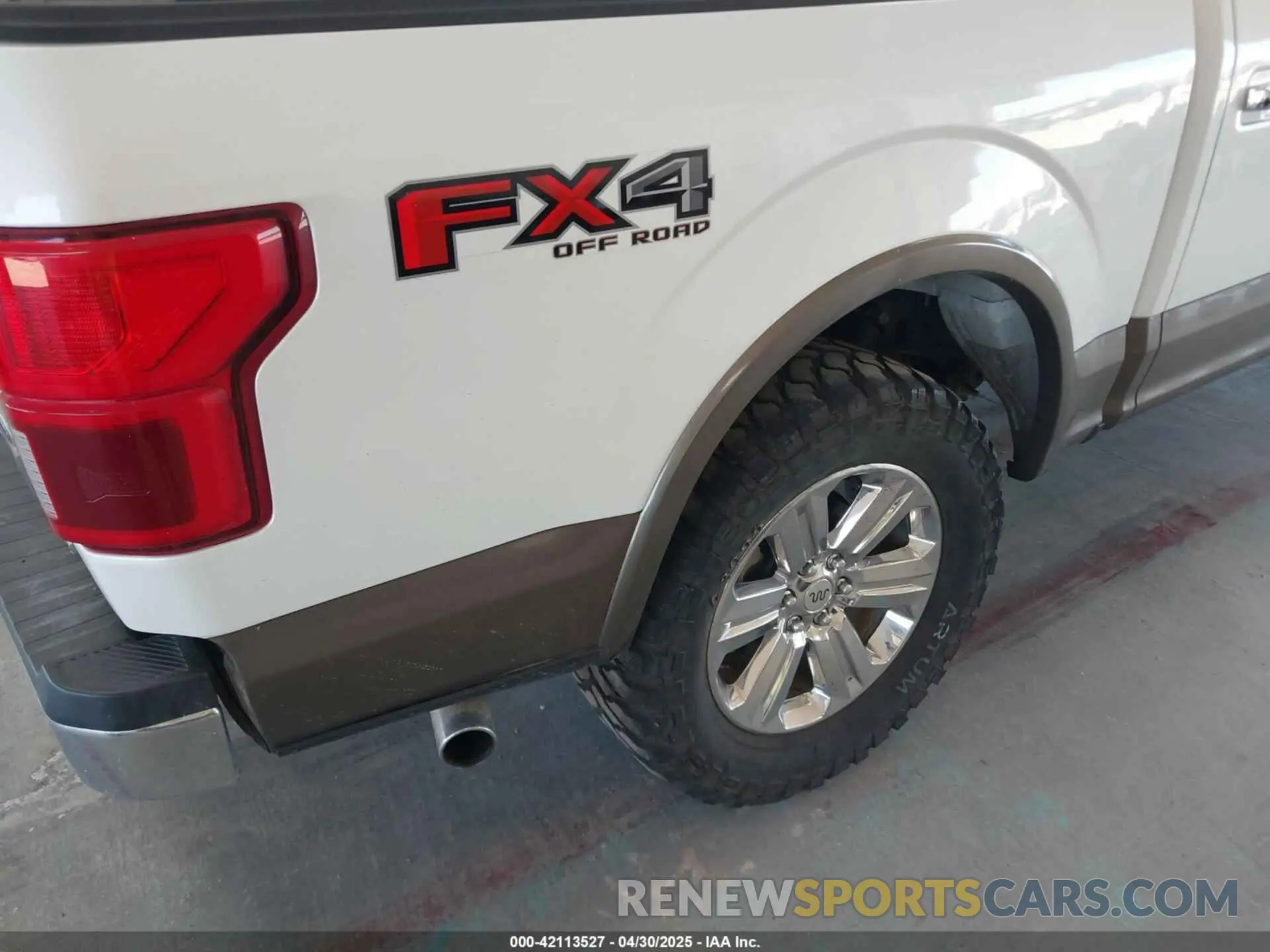 17 fotografías del automóvil dañado 1FTEW1E43KFB11986 FORD F-150 2019