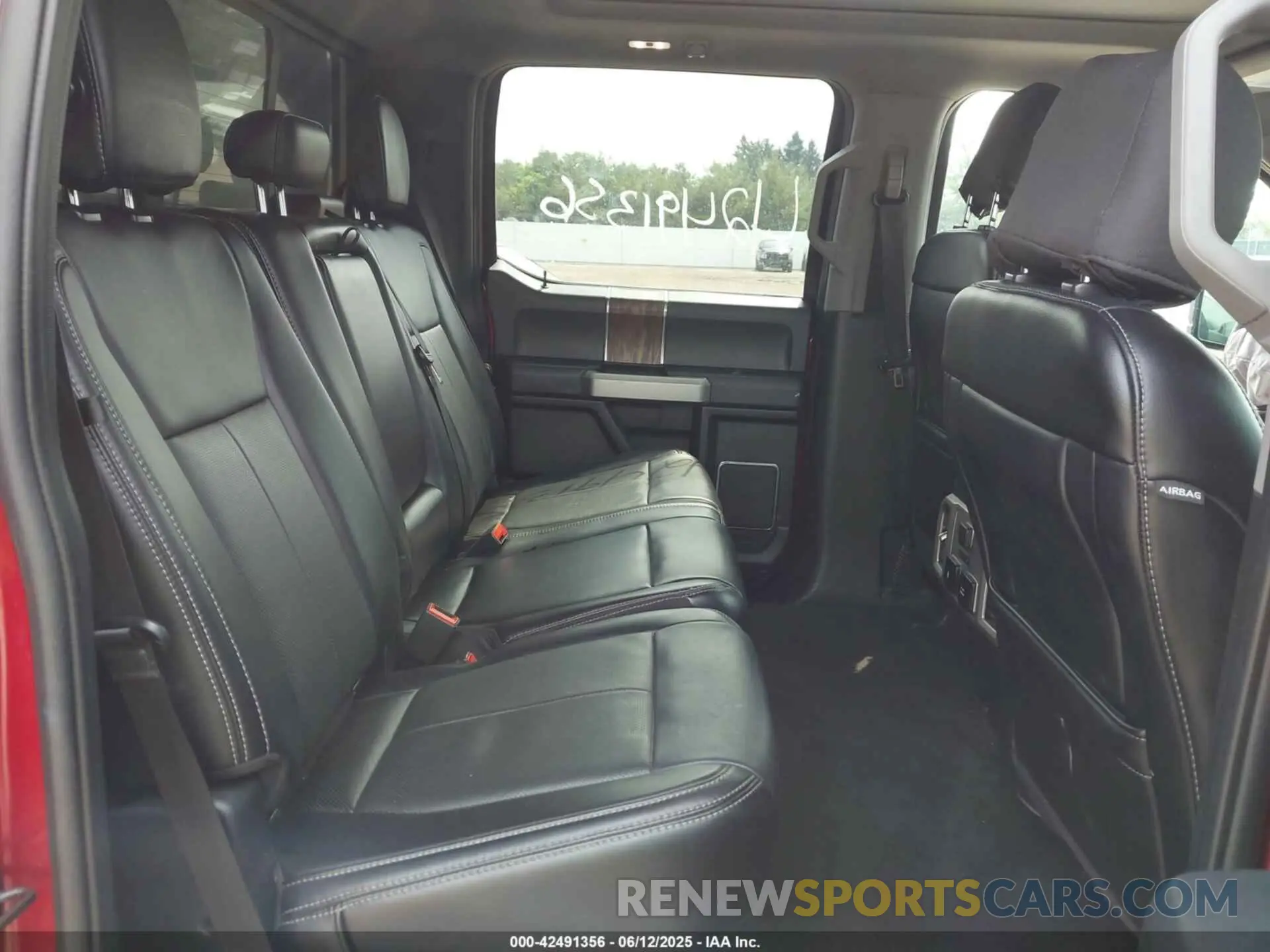 8 fotografías del automóvil dañado 1FTEW1E44KFB16372 FORD F-150 2019