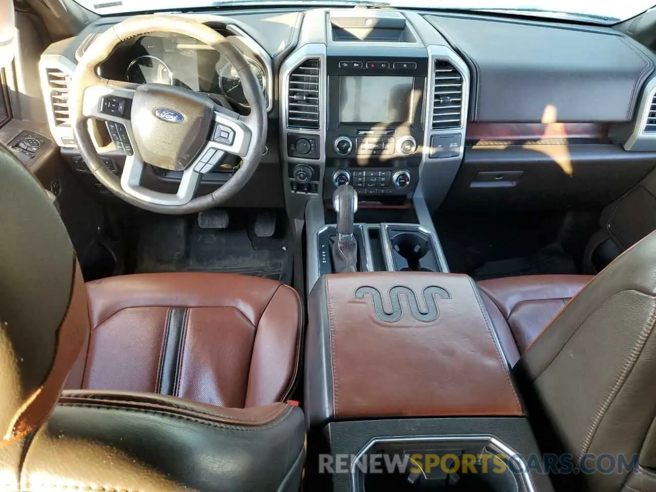 8 fotografías del automóvil dañado 1FTEW1E46KFC30549 FORD F-150 2019