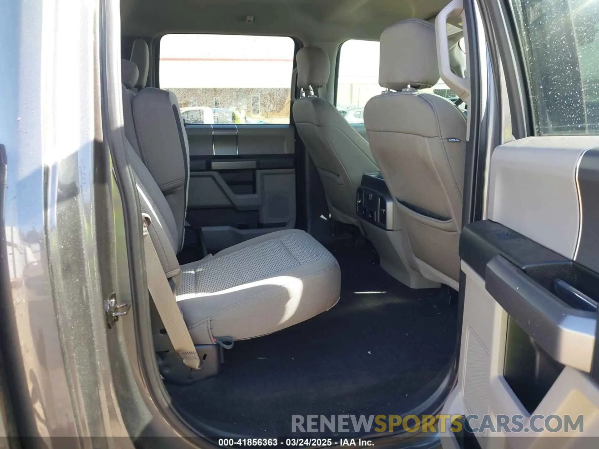 8 fotografías del automóvil dañado 1FTEW1E47KKE13904 FORD F-150 2019