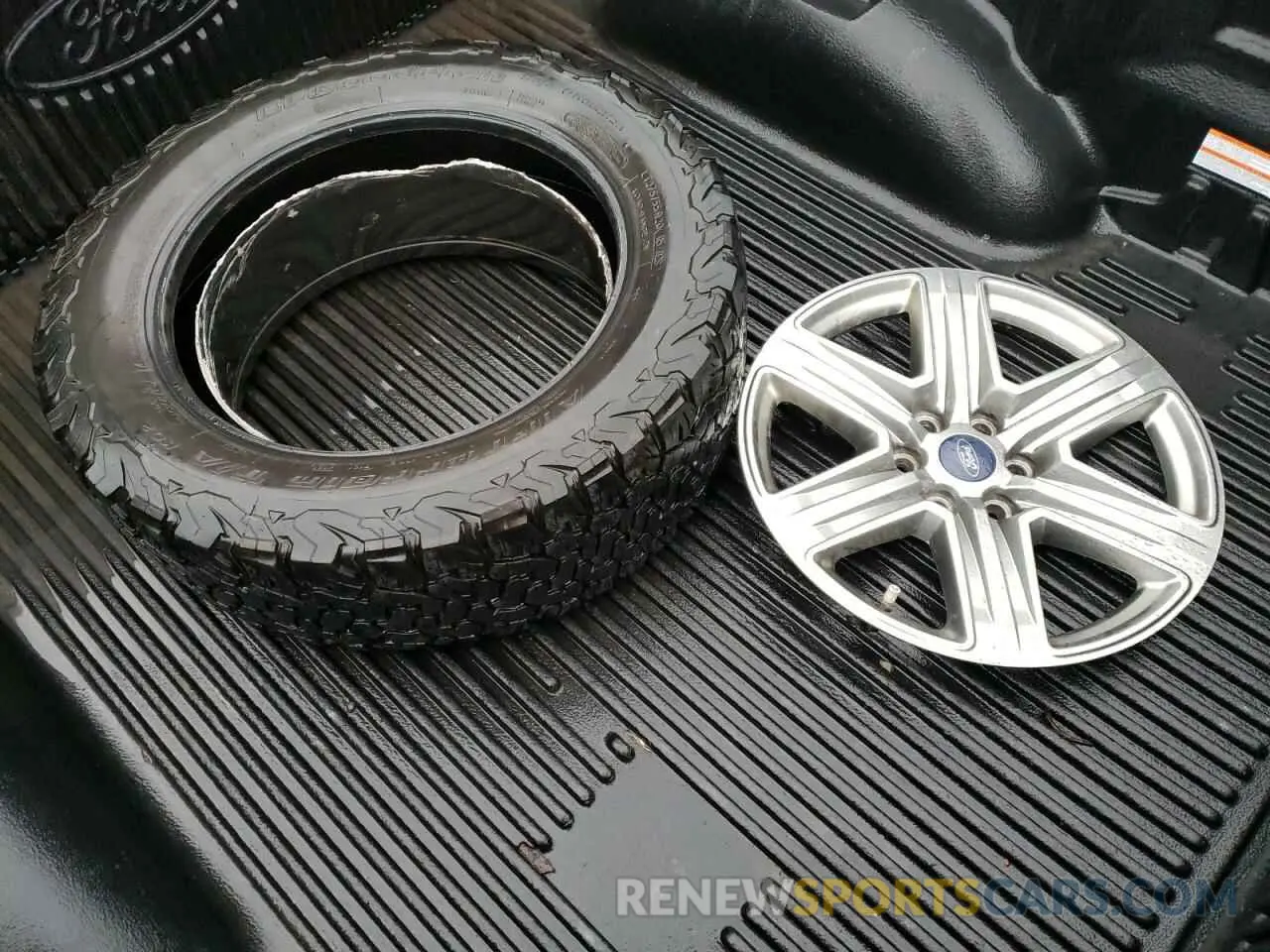 12 fotografías del automóvil dañado 1FTEW1E48KFA88687 FORD F-150 2019