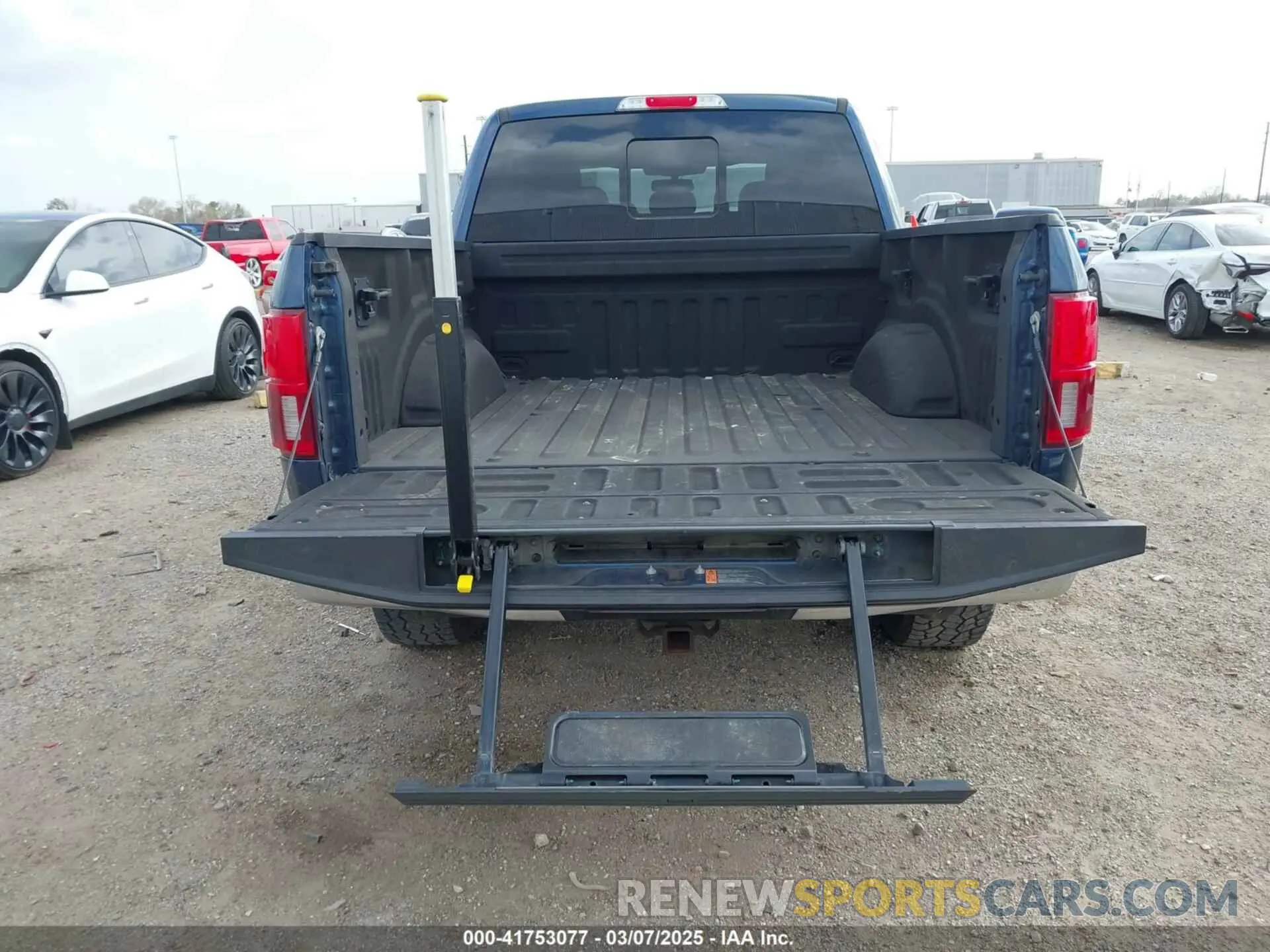 18 fotografías del automóvil dañado 1FTEW1E48KKD81142 FORD F-150 2019