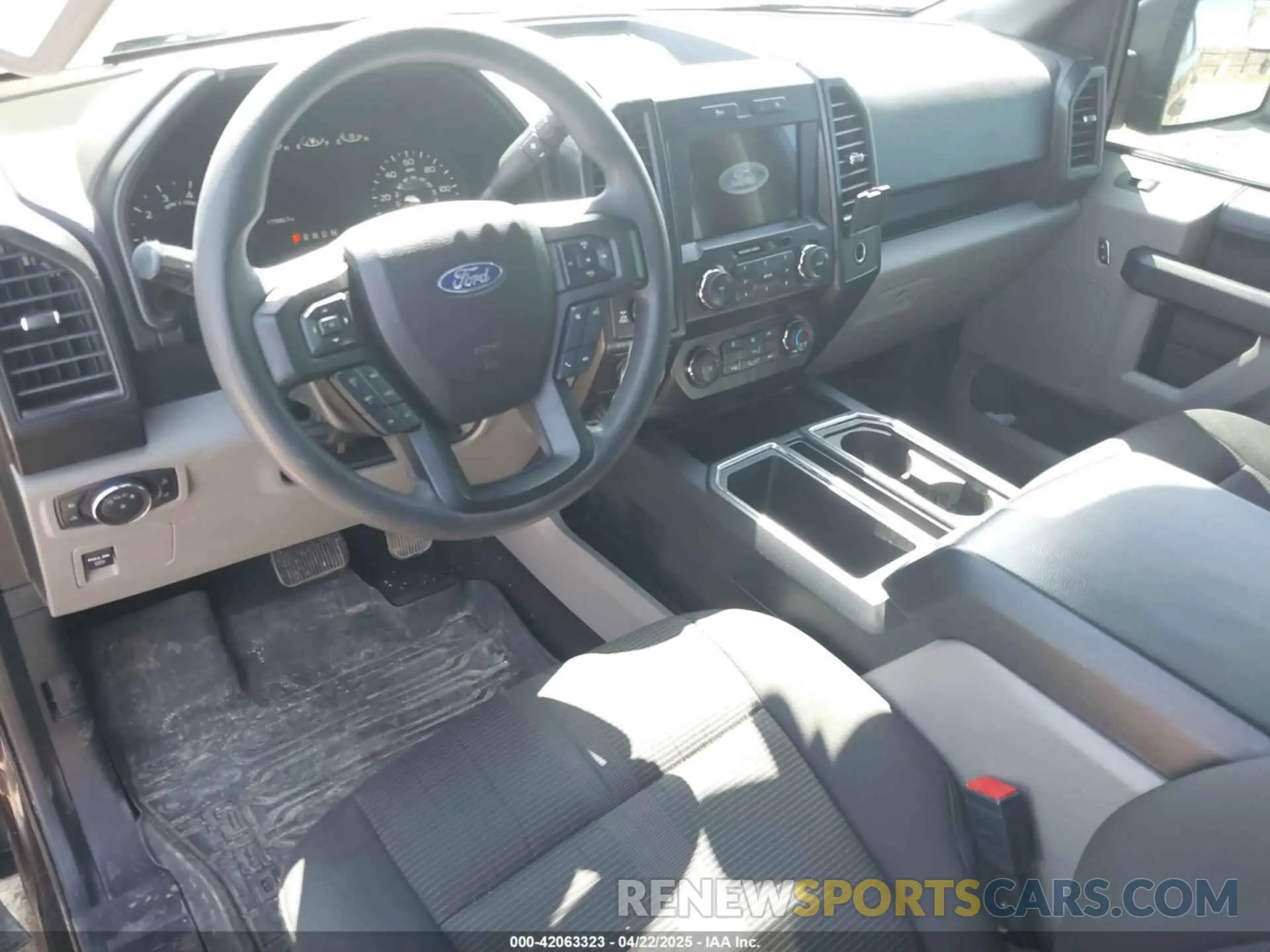 12 fotografías del automóvil dañado 1FTEW1E4XKKE93960 FORD F-150 2019