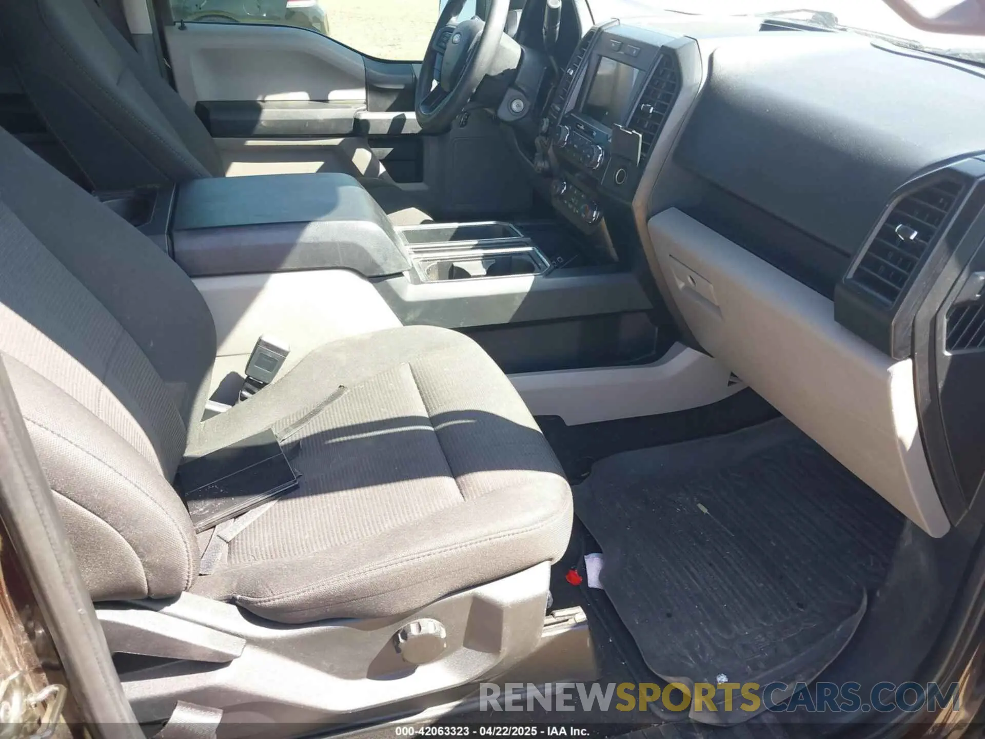 5 fotografías del automóvil dañado 1FTEW1E4XKKE93960 FORD F-150 2019