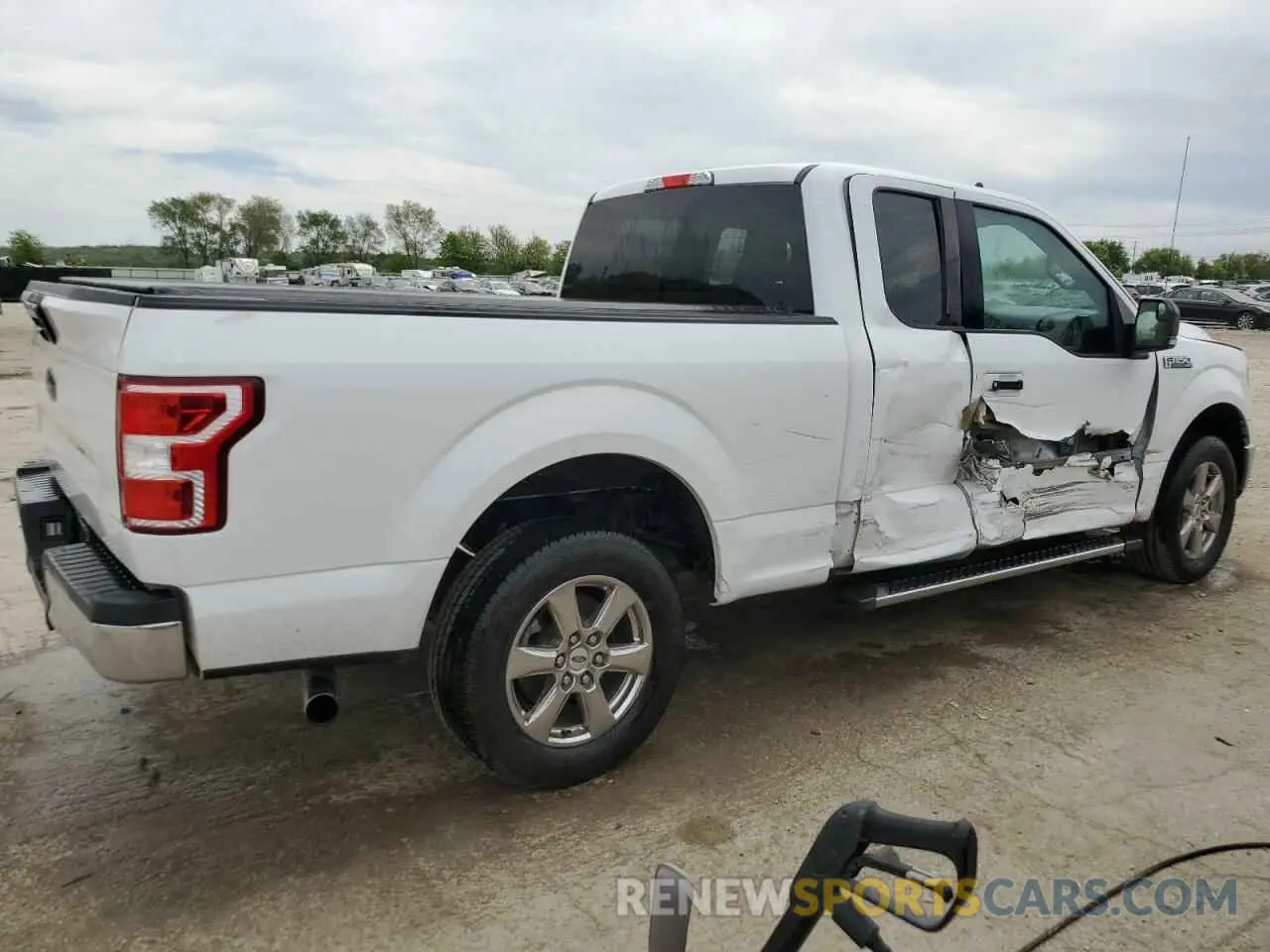 3 fotografías del automóvil dañado 1FTEX1C52KKF33456 FORD F-150 2019