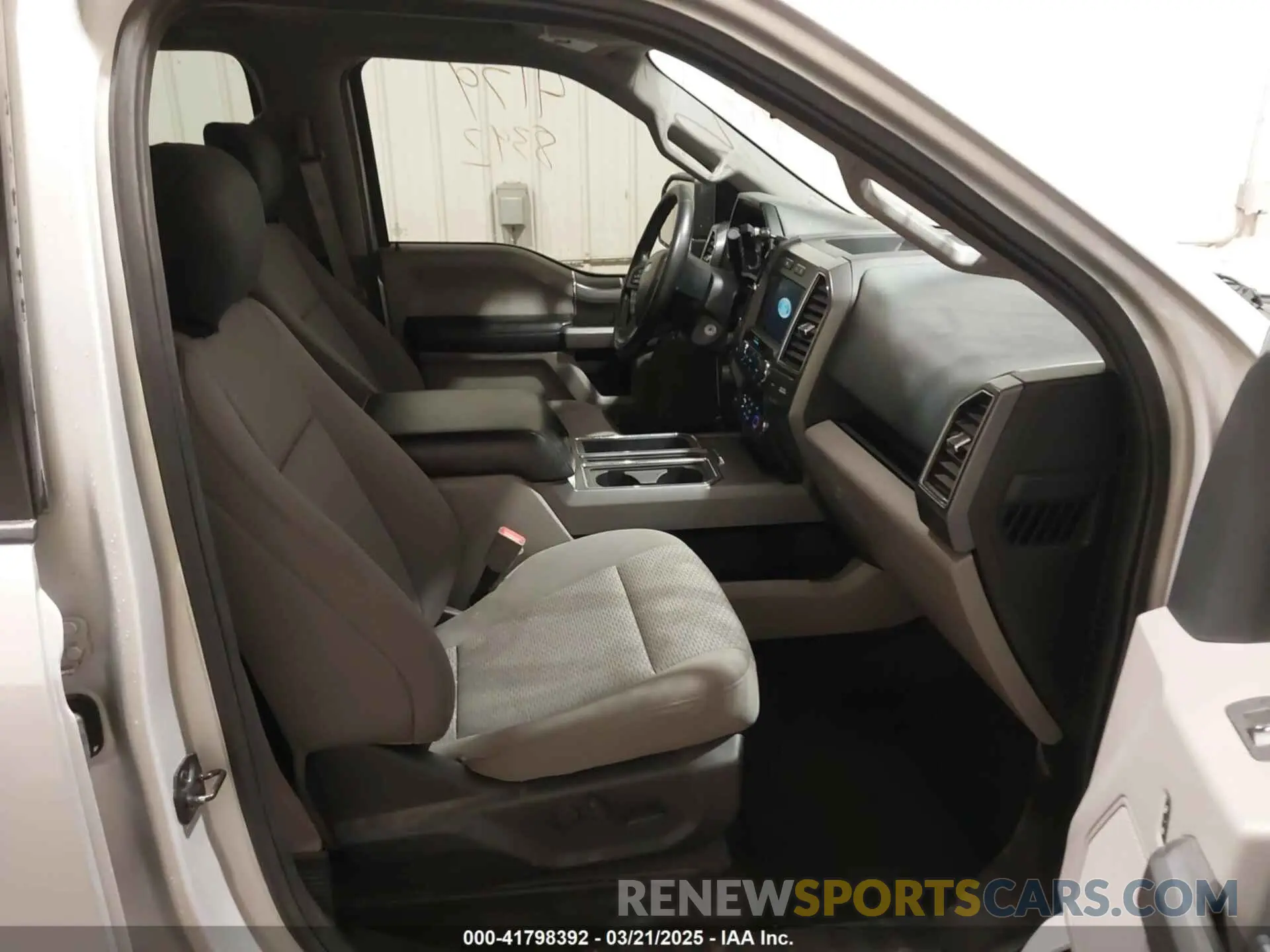 5 fotografías del automóvil dañado 1FTFW1E45KKE80506 FORD F-150 2019