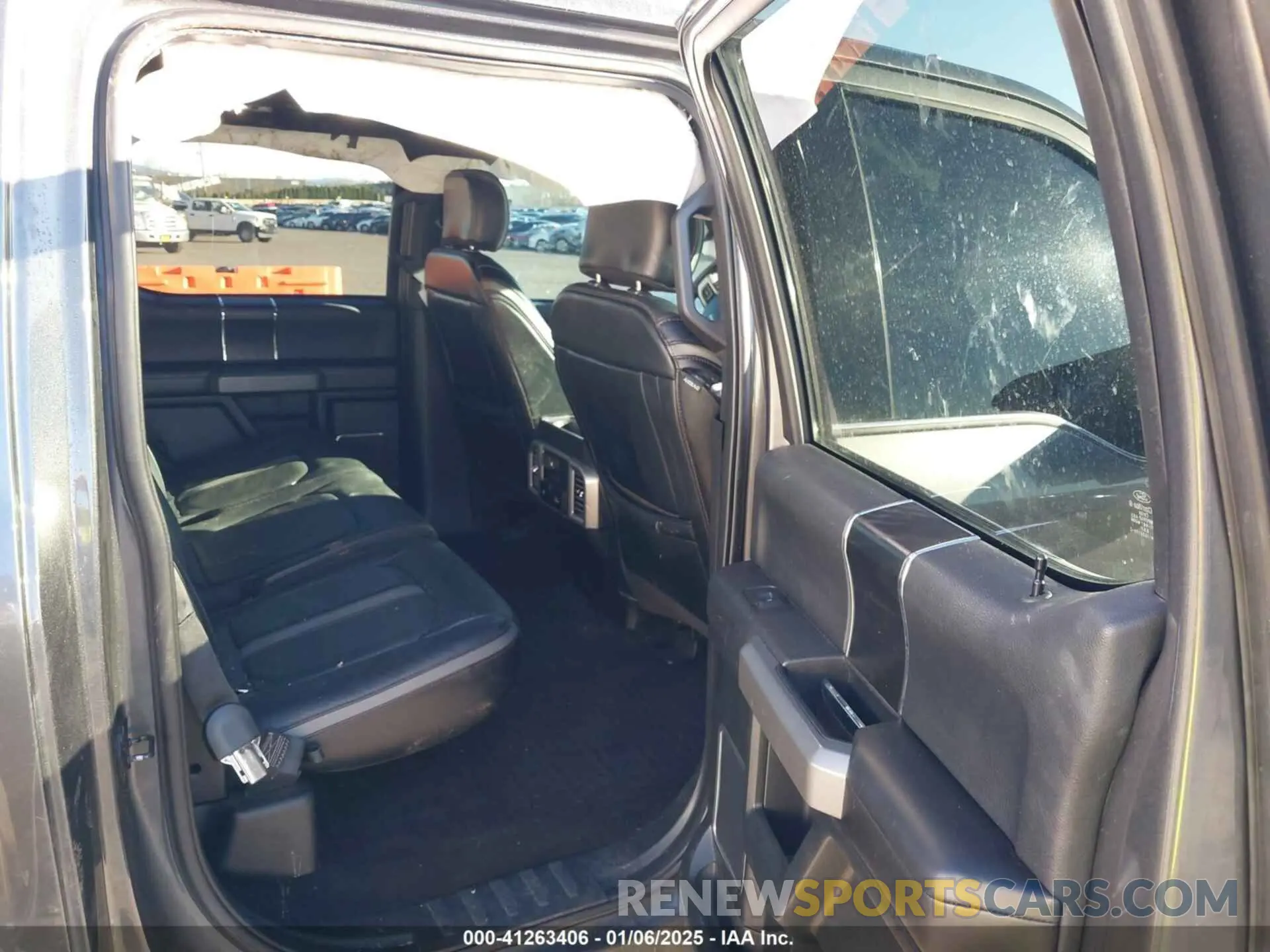 8 fotografías del automóvil dañado 1FTFW1E48KFA81422 FORD F-150 2019