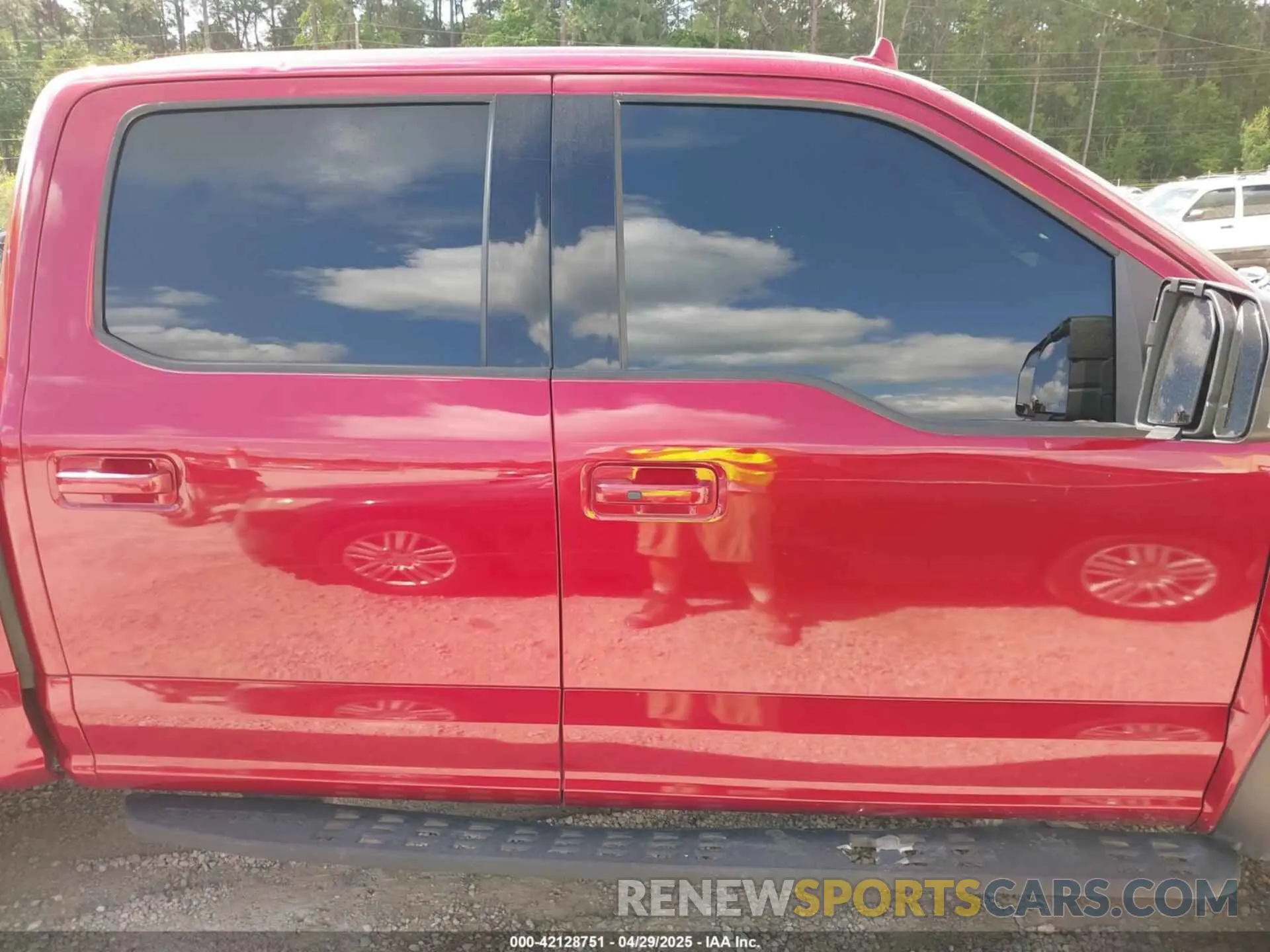 14 fotografías del automóvil dañado 1FTFW1RG4KFD16709 FORD F-150 2019
