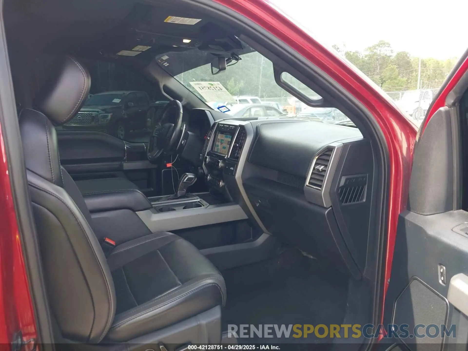 5 fotografías del automóvil dañado 1FTFW1RG4KFD16709 FORD F-150 2019