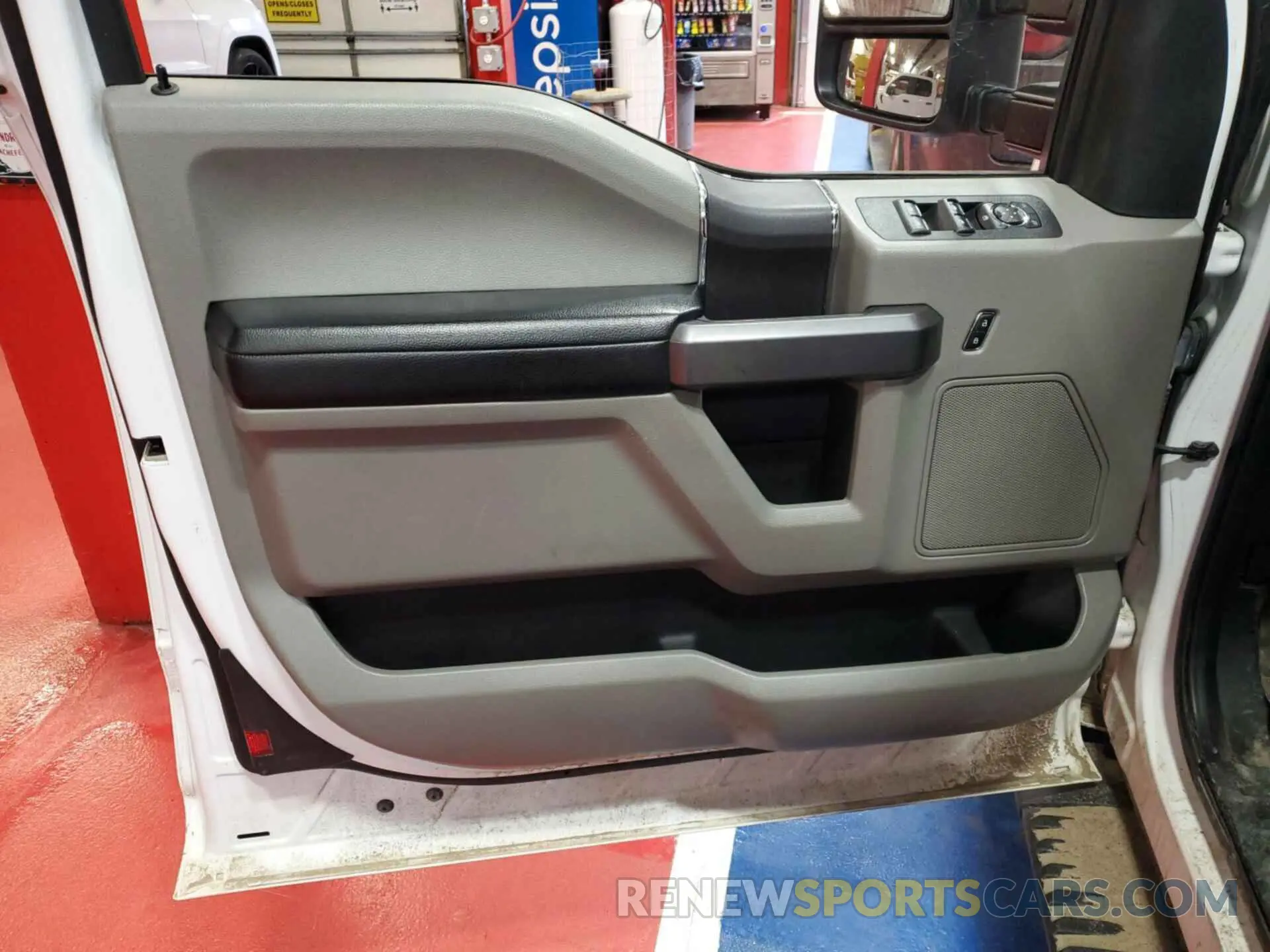18 fotografías del automóvil dañado 1FTFX1E43KKE41443 FORD F-150 2019