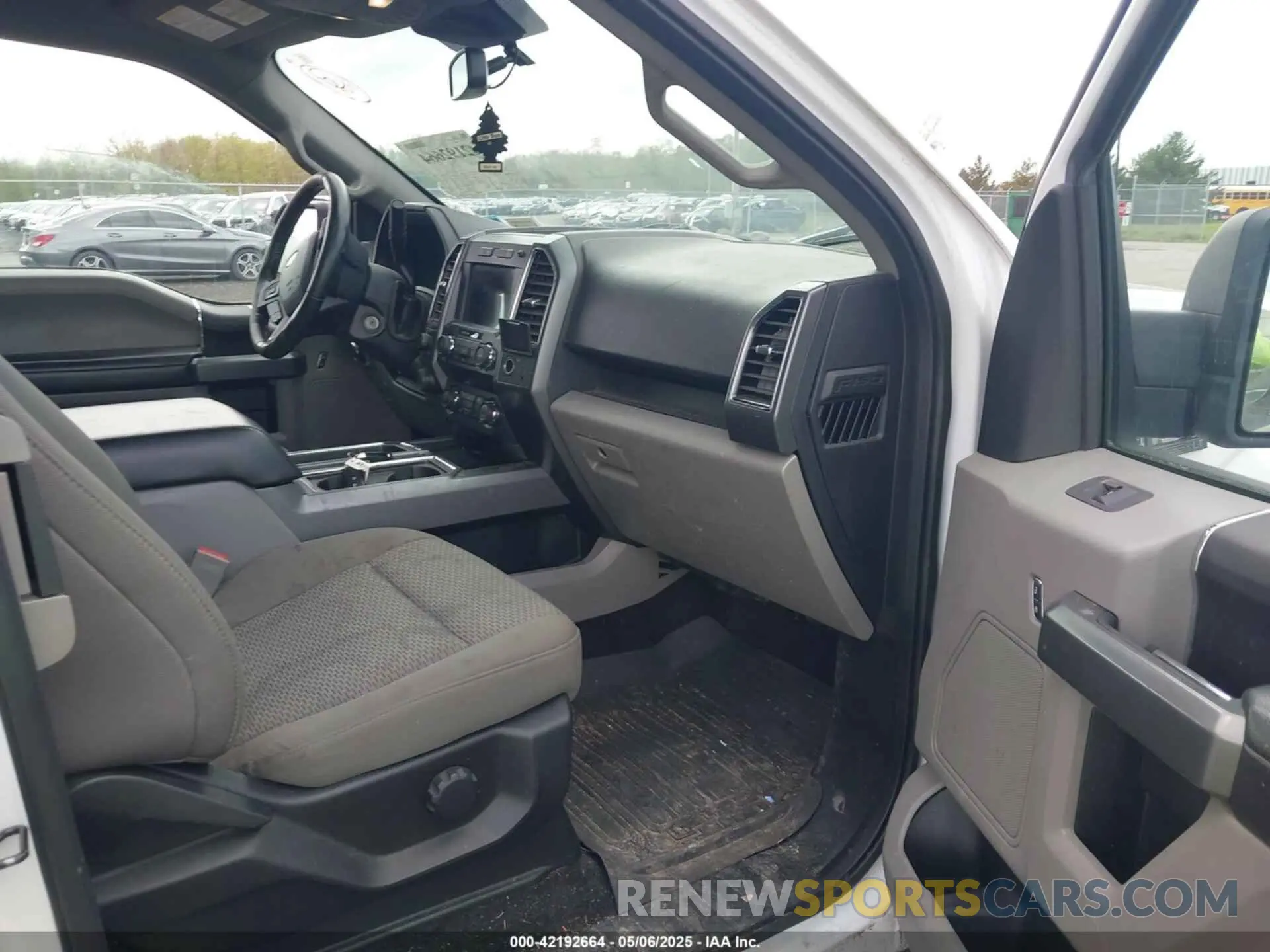 5 fotografías del automóvil dañado 1FTFX1E44KKC43468 FORD F-150 2019