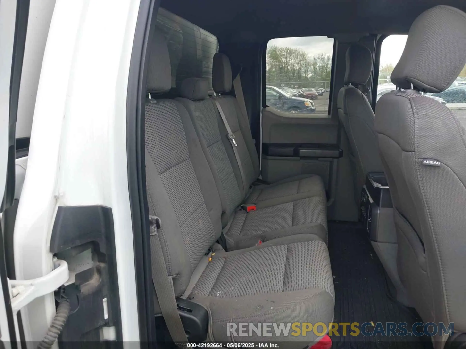 8 fotografías del automóvil dañado 1FTFX1E44KKC43468 FORD F-150 2019