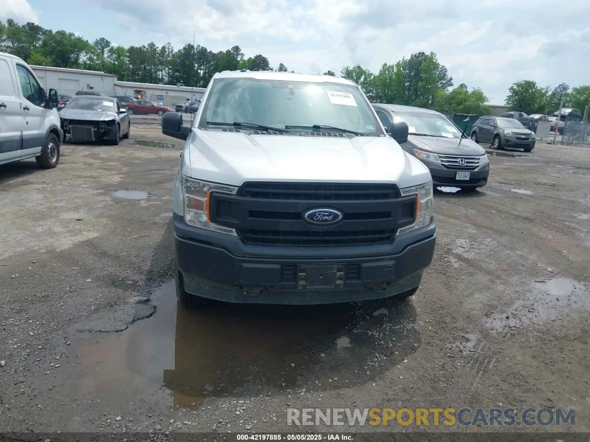 12 fotografías del automóvil dañado 1FTFX1E50KFB36564 FORD F-150 2019
