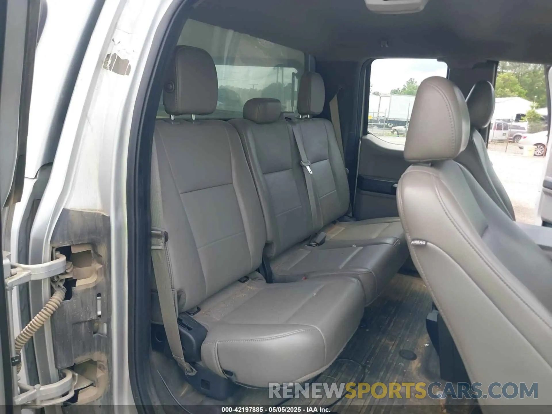 8 fotografías del automóvil dañado 1FTFX1E50KFB36564 FORD F-150 2019