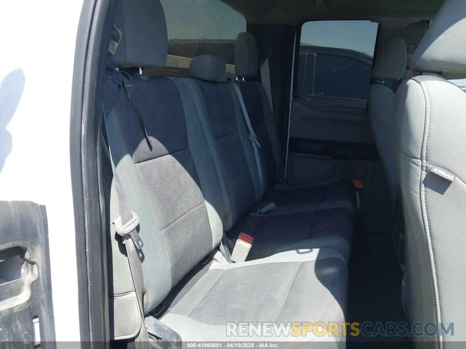 8 fotografías del automóvil dañado 1FTFX1E51KKE85224 FORD F-150 2019
