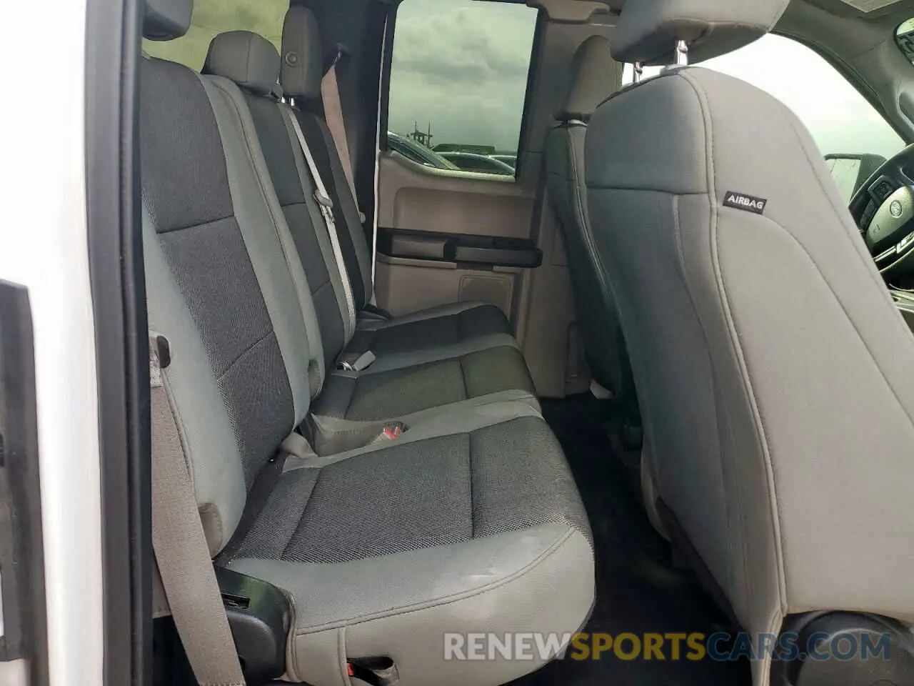 10 fotografías del automóvil dañado 1FTFX1E58KKE84670 FORD F-150 2019