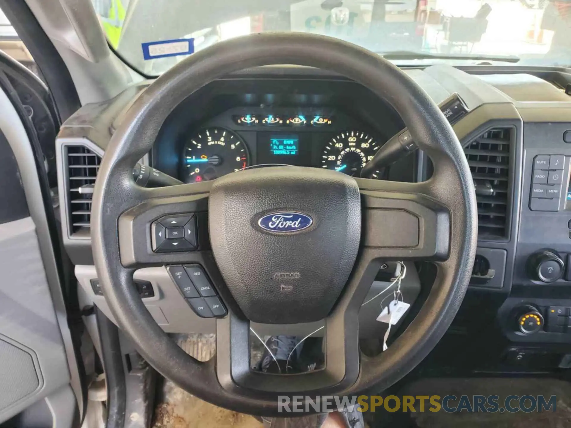 11 fotografías del automóvil dañado 1FTMF1C58KKC79007 FORD F-150 2019