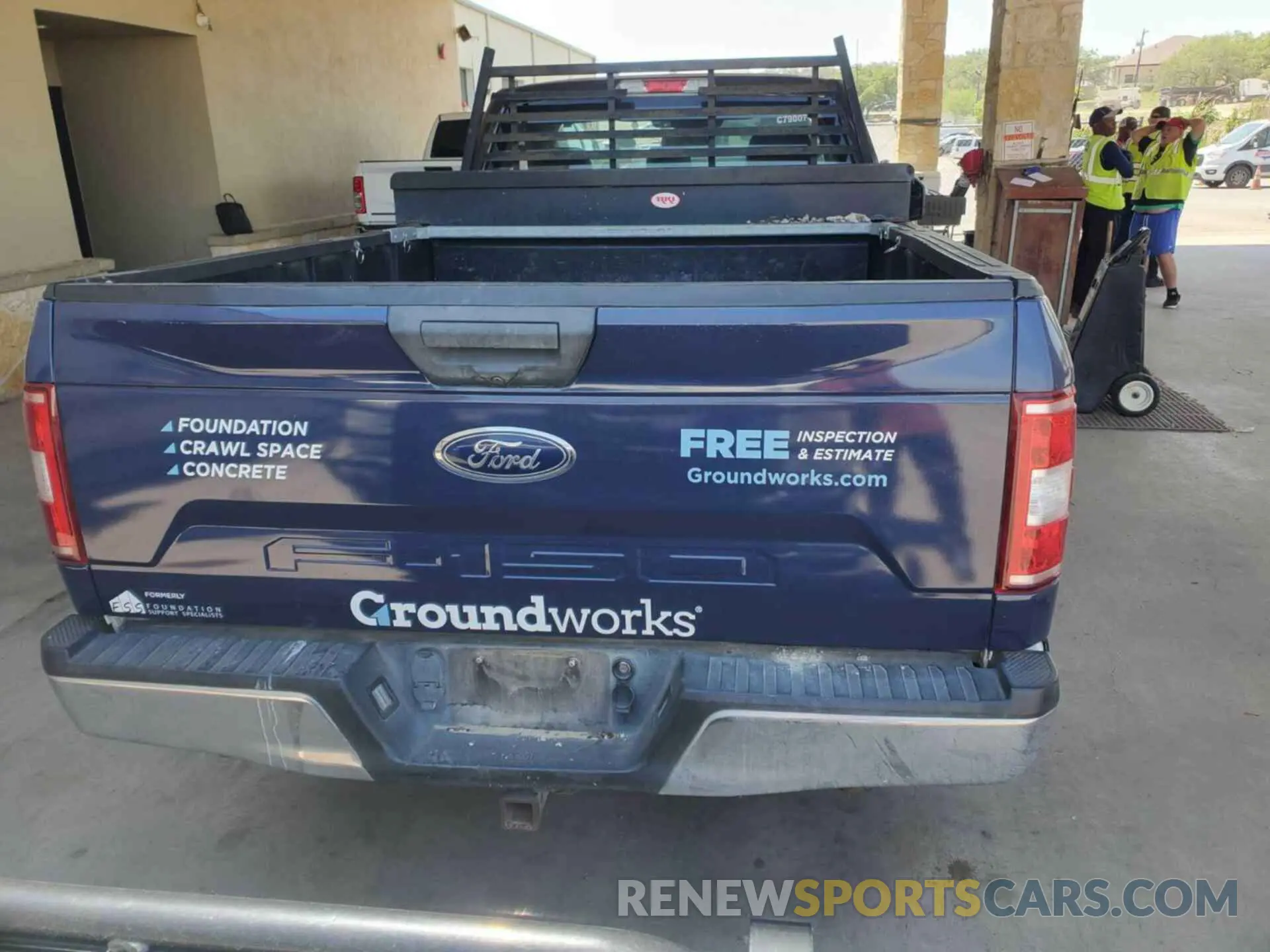 14 fotografías del automóvil dañado 1FTMF1C58KKC79007 FORD F-150 2019