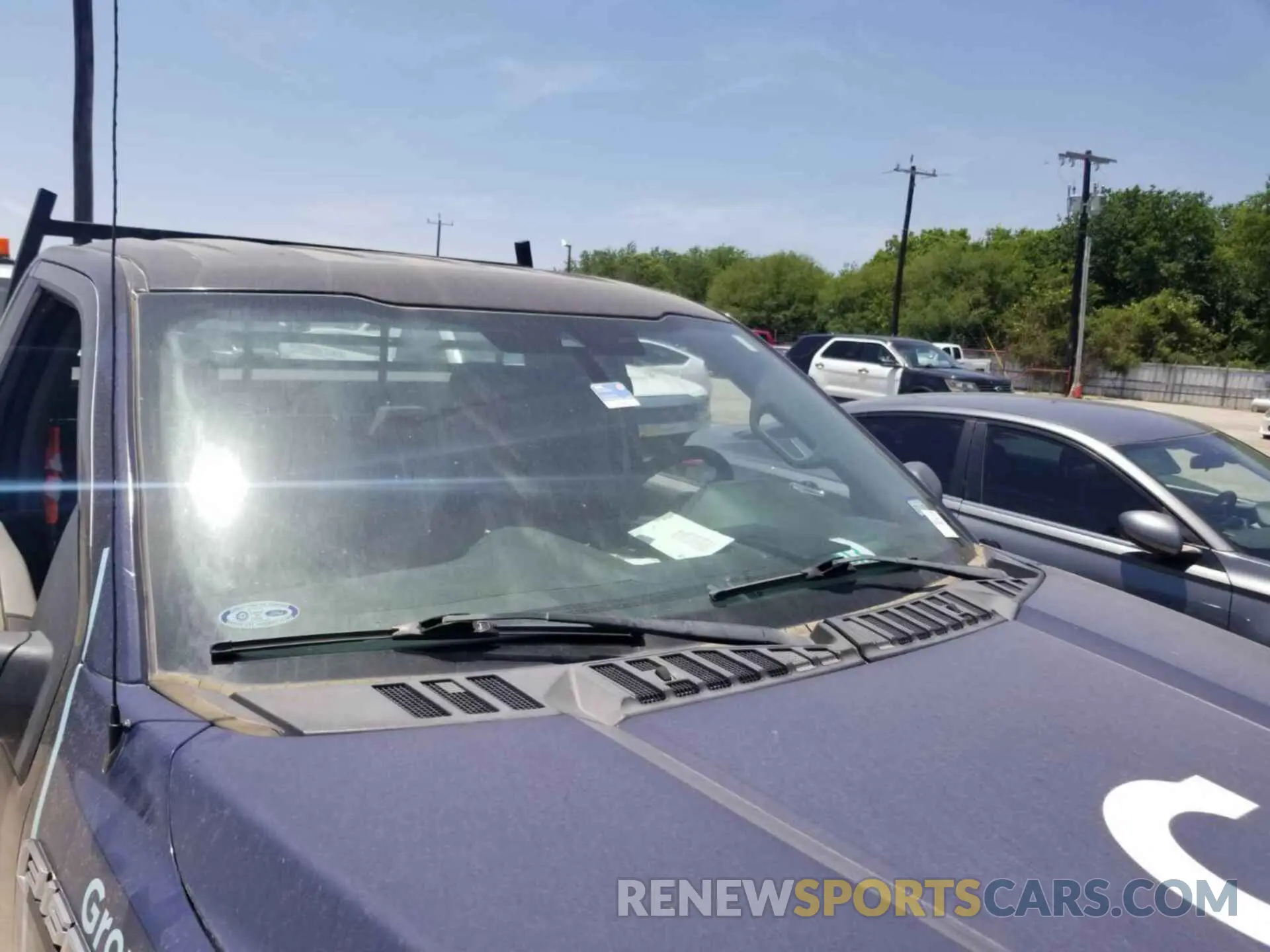 8 fotografías del automóvil dañado 1FTMF1C58KKC79007 FORD F-150 2019