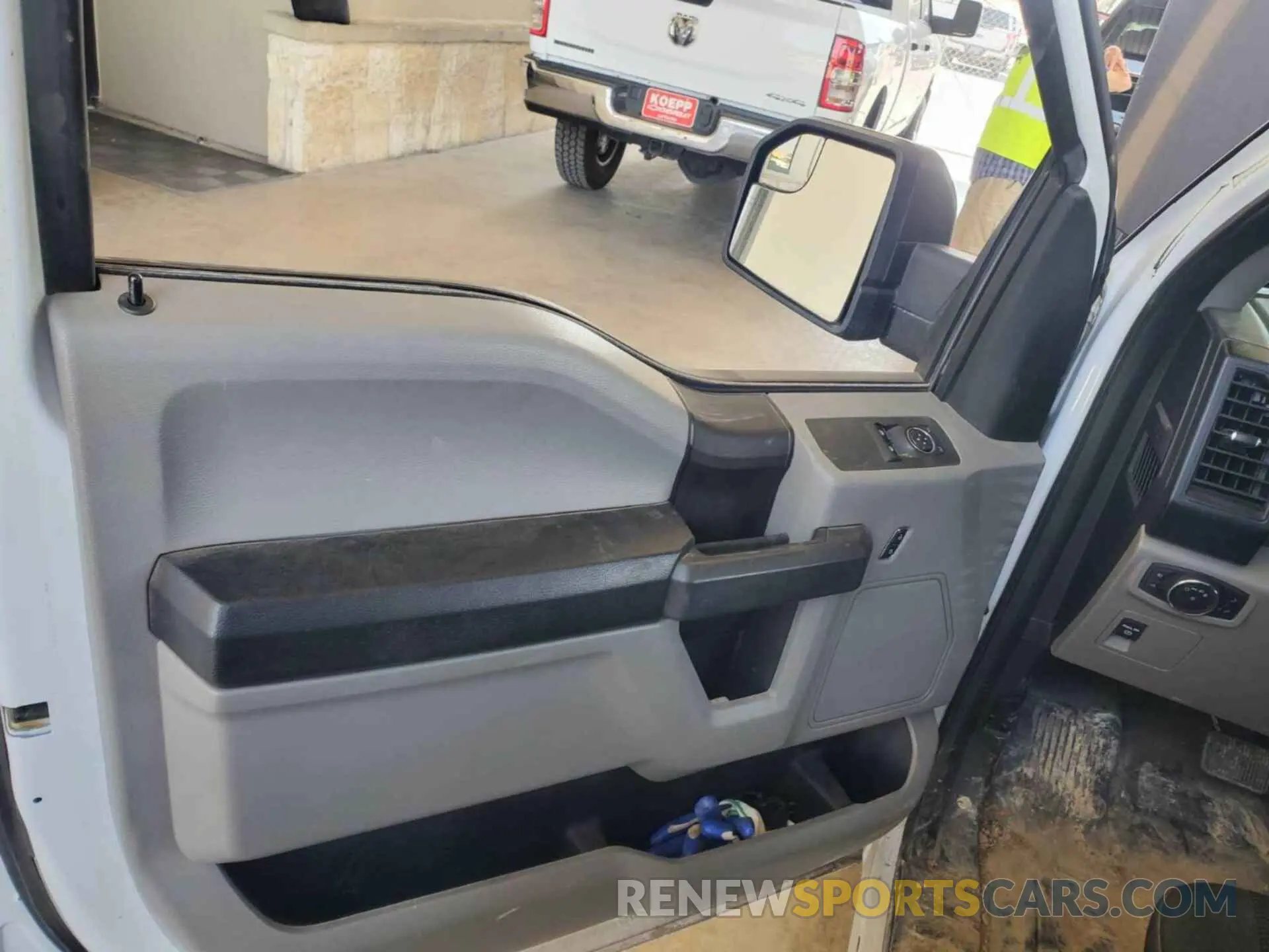 9 fotografías del automóvil dañado 1FTMF1C58KKC79007 FORD F-150 2019