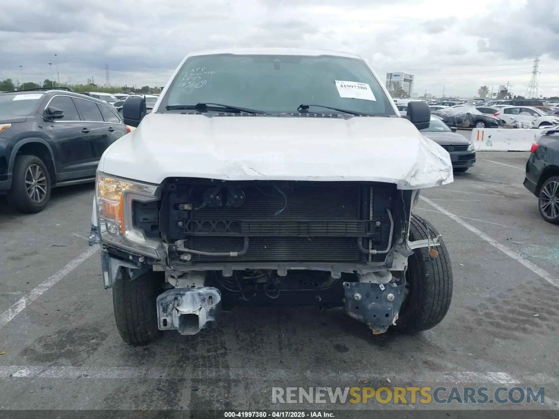 12 fotografías del automóvil dañado 1FTMF1CB5KKC05498 FORD F-150 2019