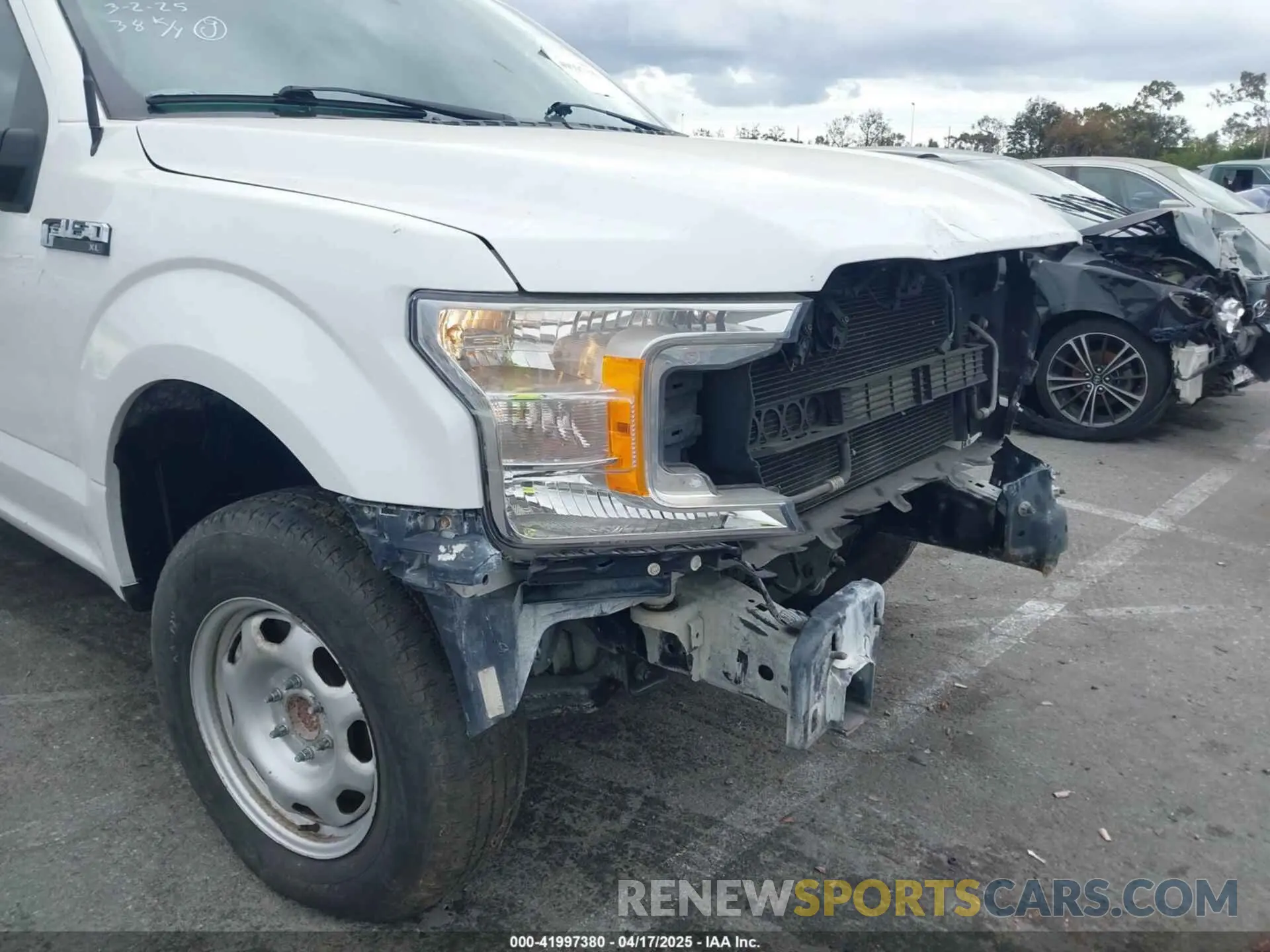 17 fotografías del automóvil dañado 1FTMF1CB5KKC05498 FORD F-150 2019