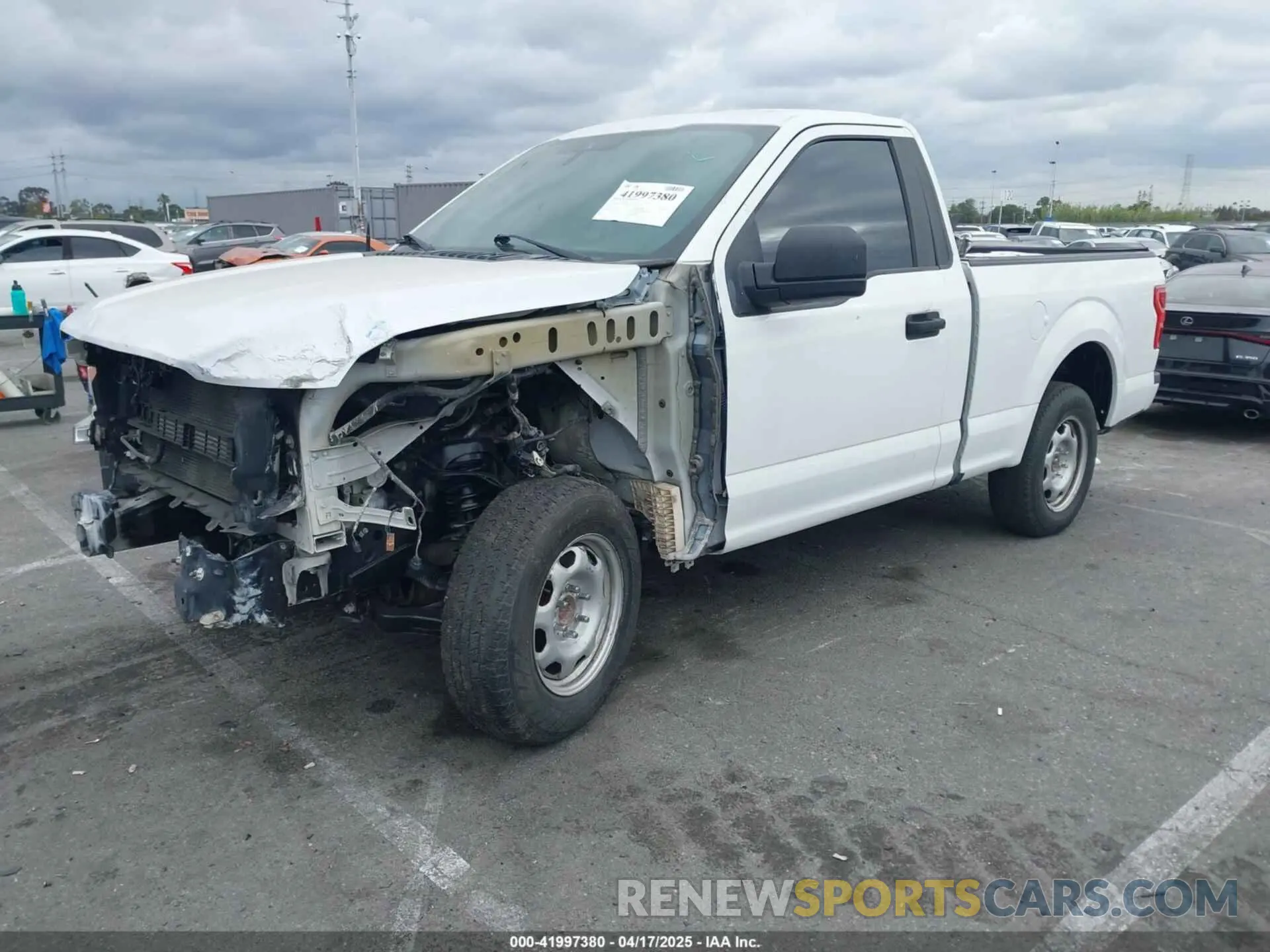 2 fotografías del automóvil dañado 1FTMF1CB5KKC05498 FORD F-150 2019