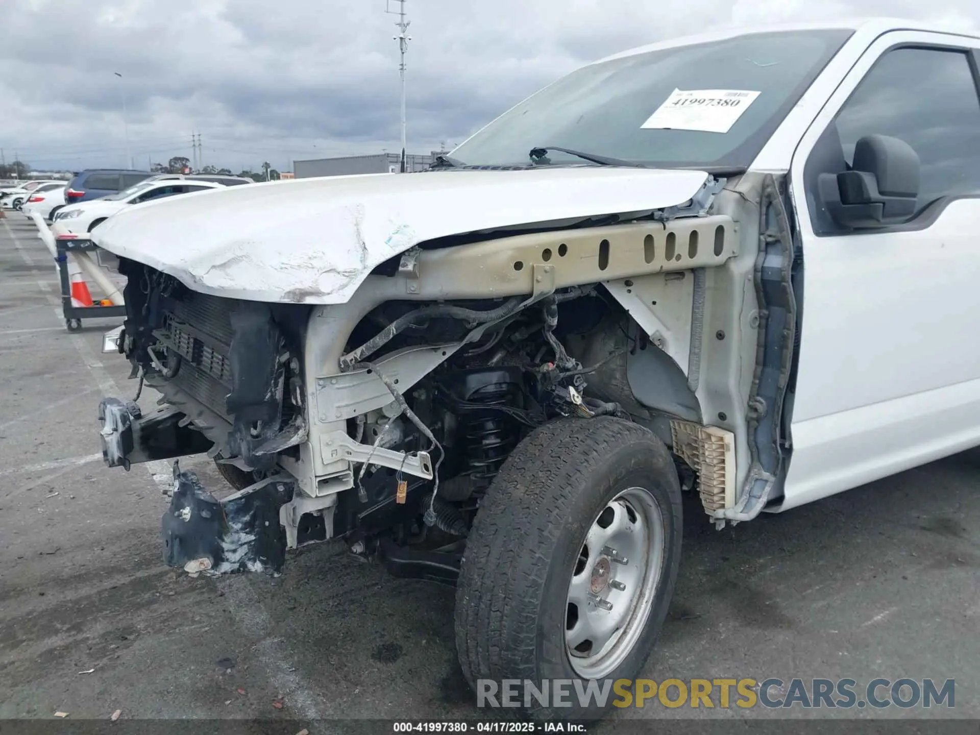 6 fotografías del automóvil dañado 1FTMF1CB5KKC05498 FORD F-150 2019