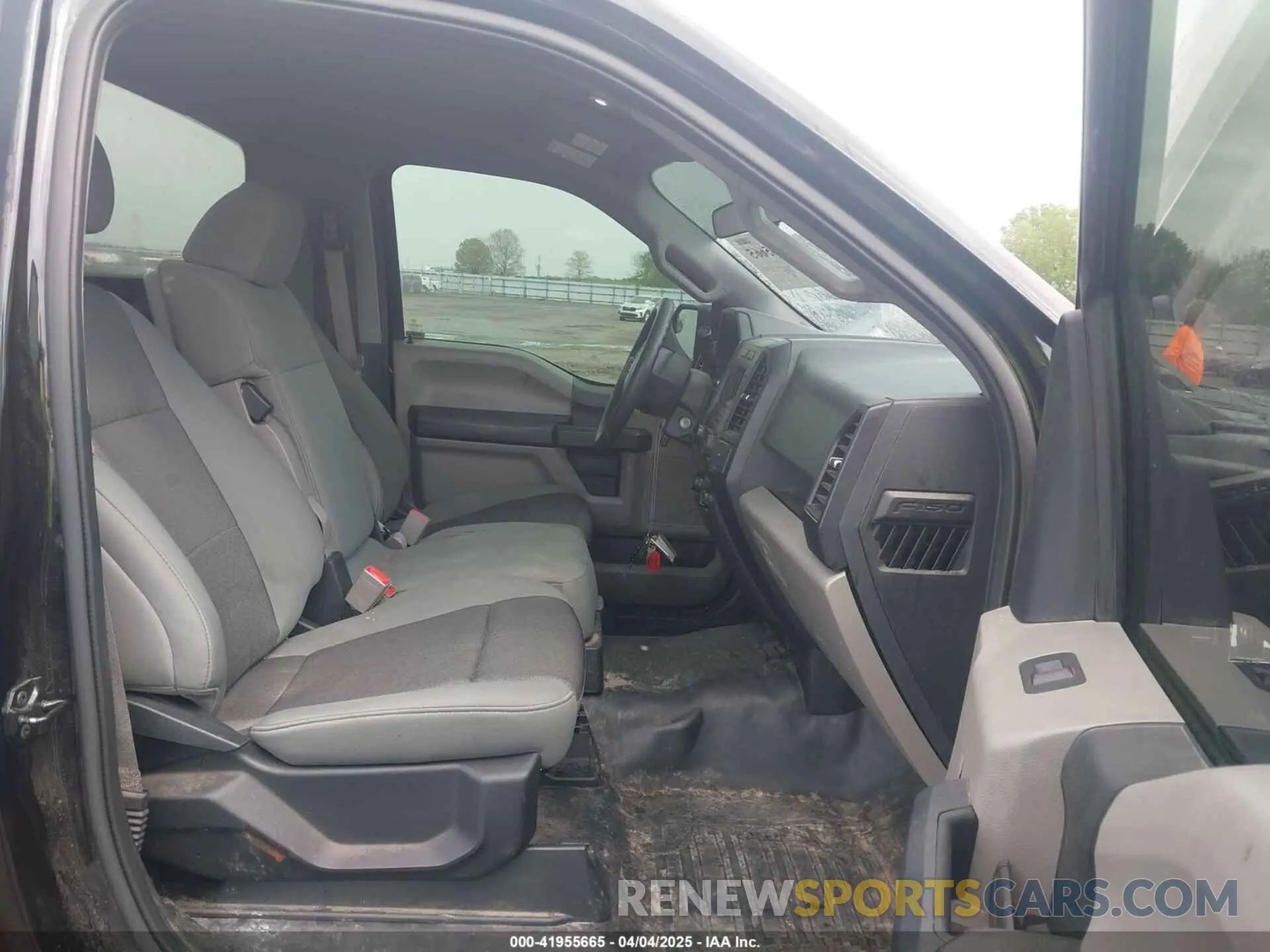 5 fotografías del automóvil dañado 1FTMF1CB7KKD87222 FORD F-150 2019
