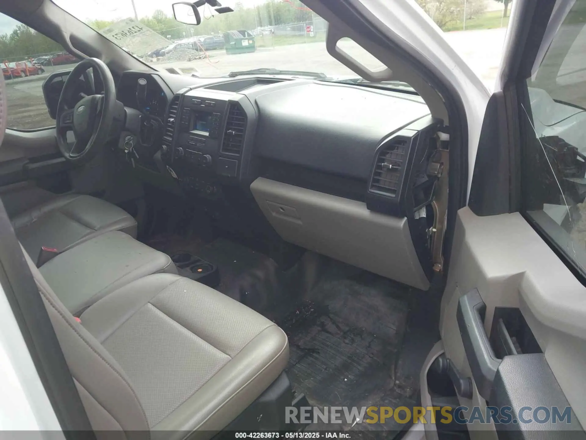 5 fotografías del automóvil dañado 1FTMF1CP6KKF11931 FORD F-150 2019