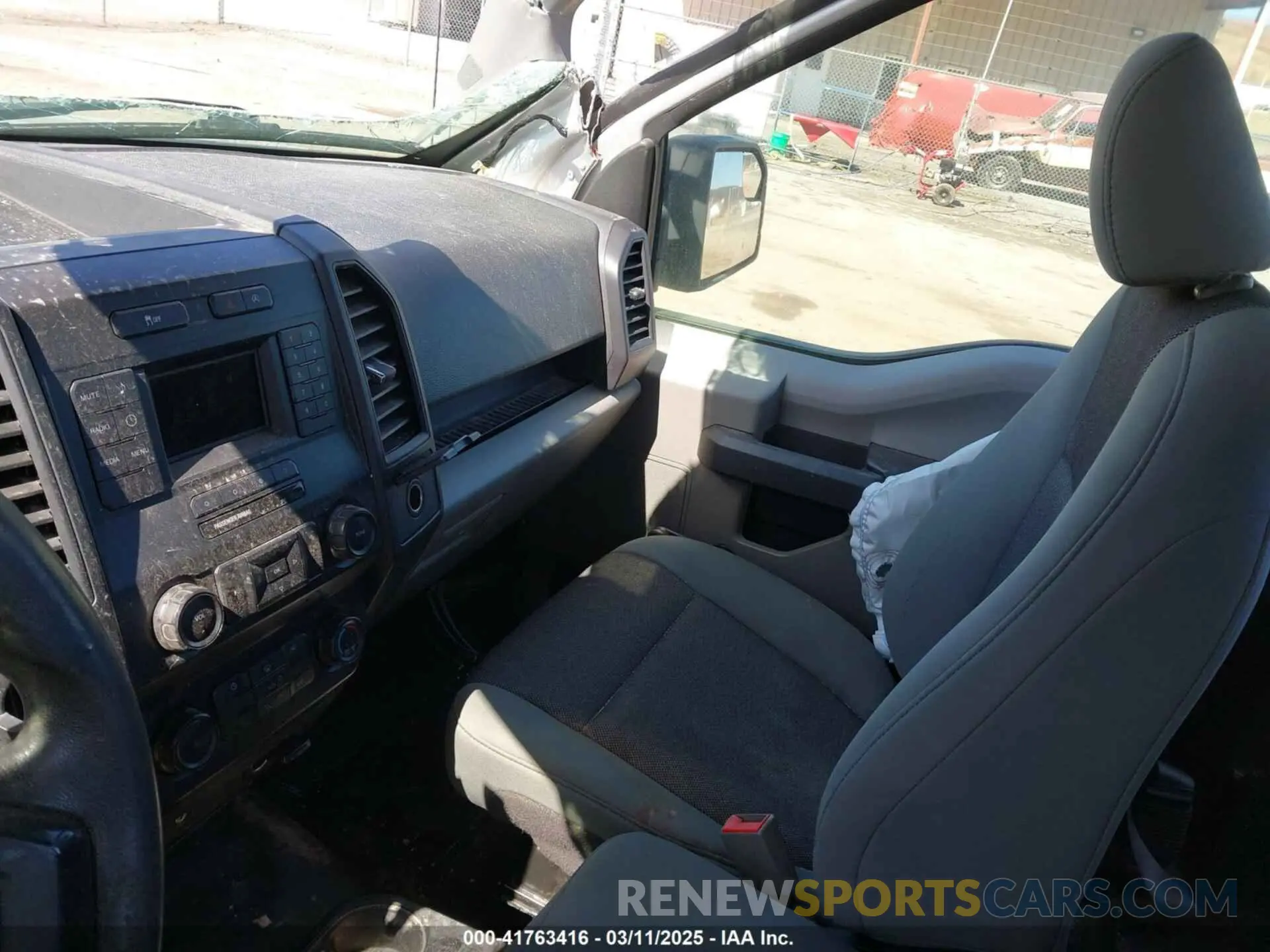 5 fotografías del automóvil dañado 1FTMF1CPXKKC81522 FORD F-150 2019