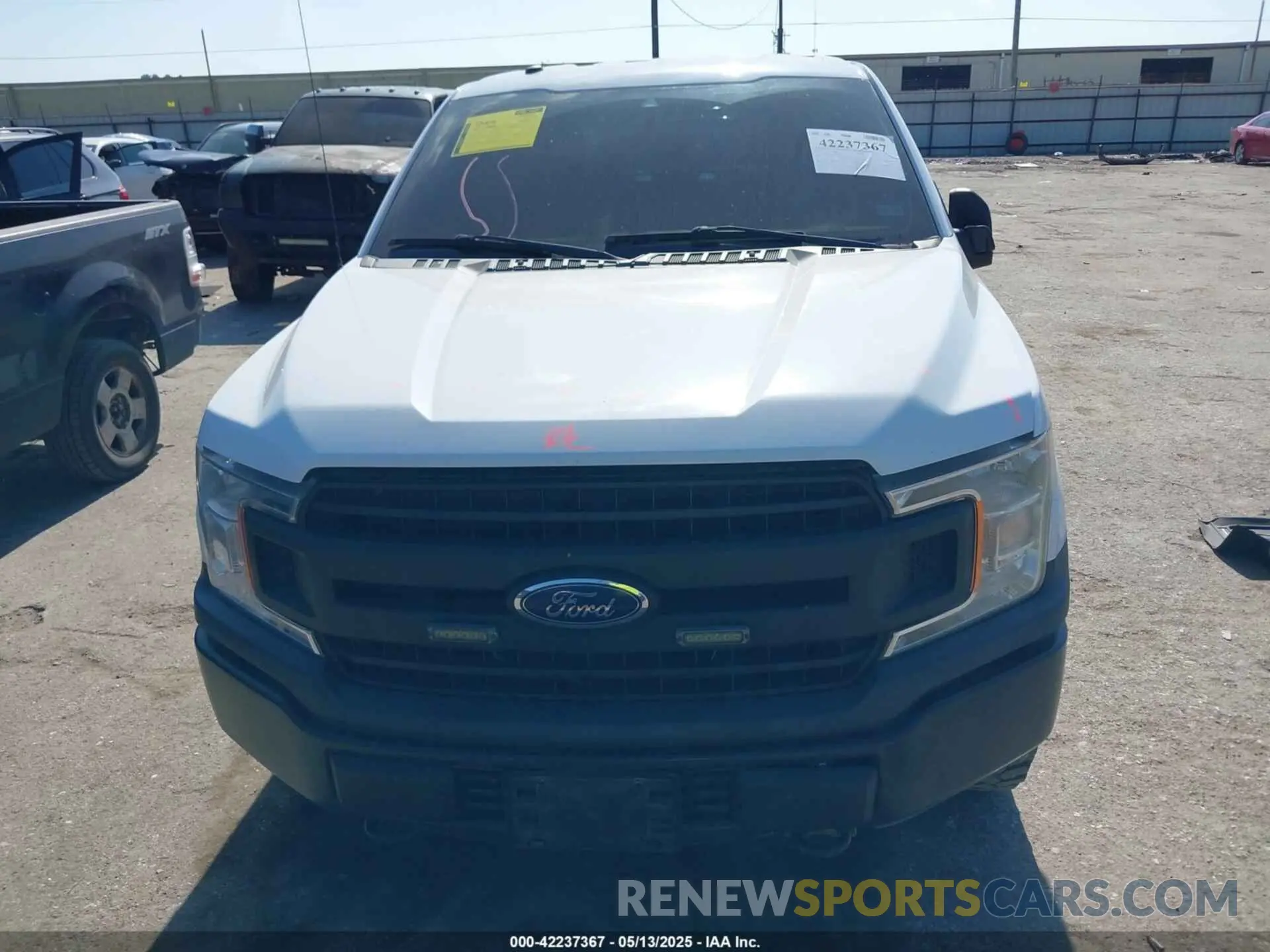 12 fotografías del automóvil dañado 1FTMF1E57KKC99990 FORD F-150 2019