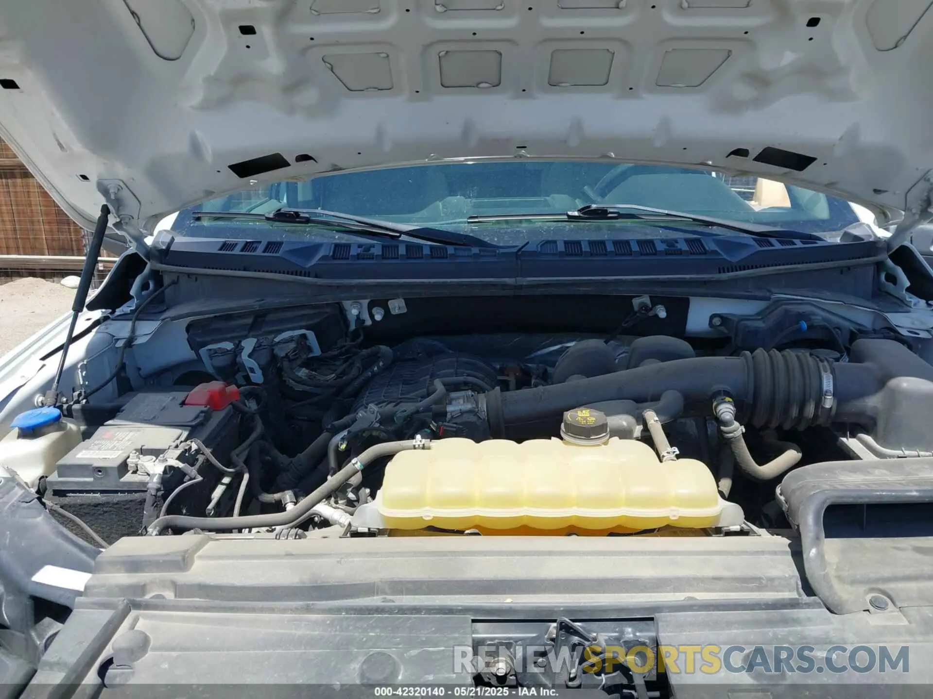 10 fotografías del automóvil dañado 1FTMF1EB1KKF02684 FORD F-150 2019
