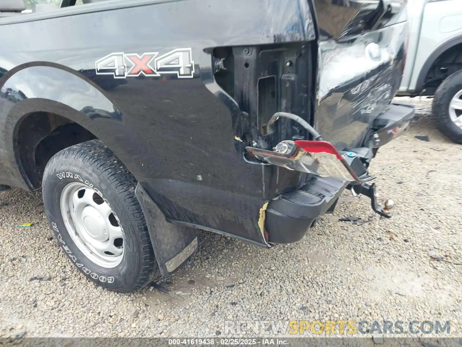 18 fotografías del automóvil dañado 1FTMF1EB6KKE16402 FORD F-150 2019