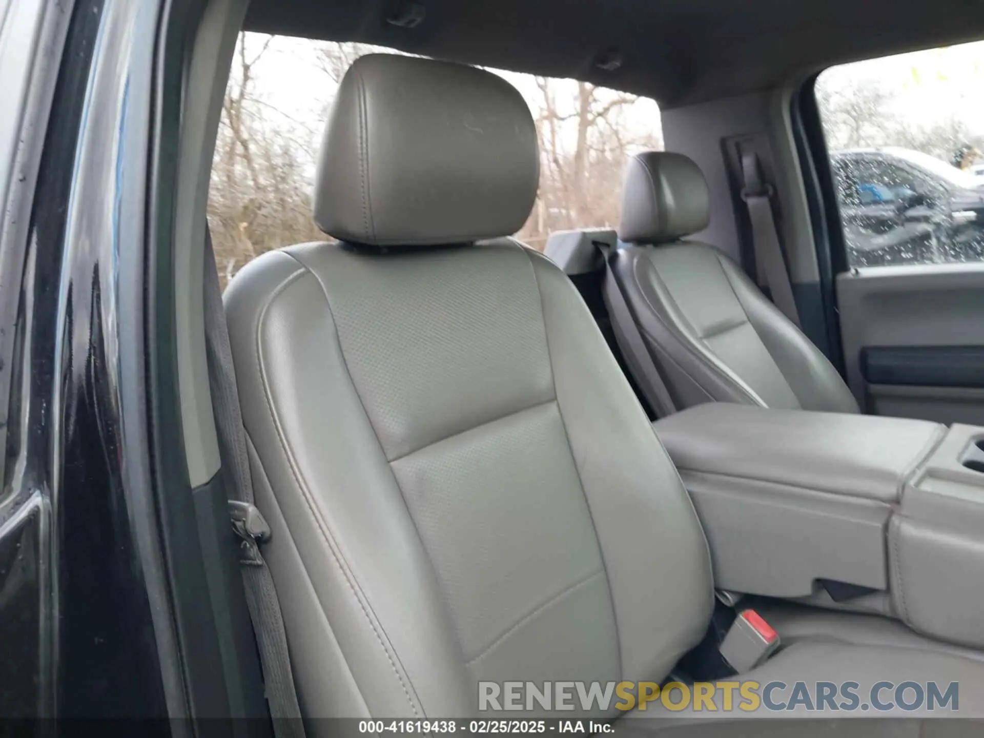 8 fotografías del automóvil dañado 1FTMF1EB6KKE16402 FORD F-150 2019