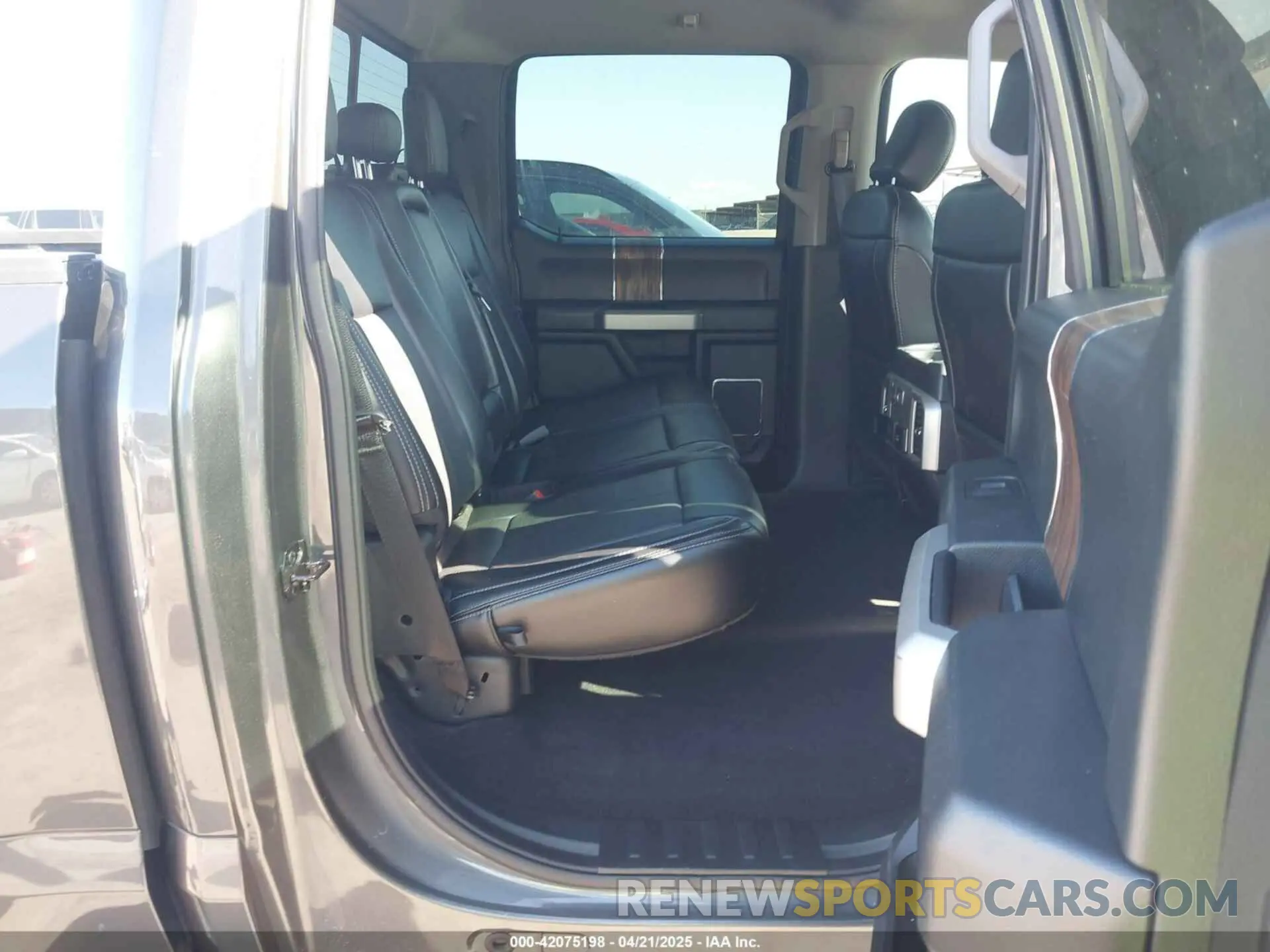 8 fotografías del automóvil dañado 1FTEW1C50LKE93690 FORD F-150 2020